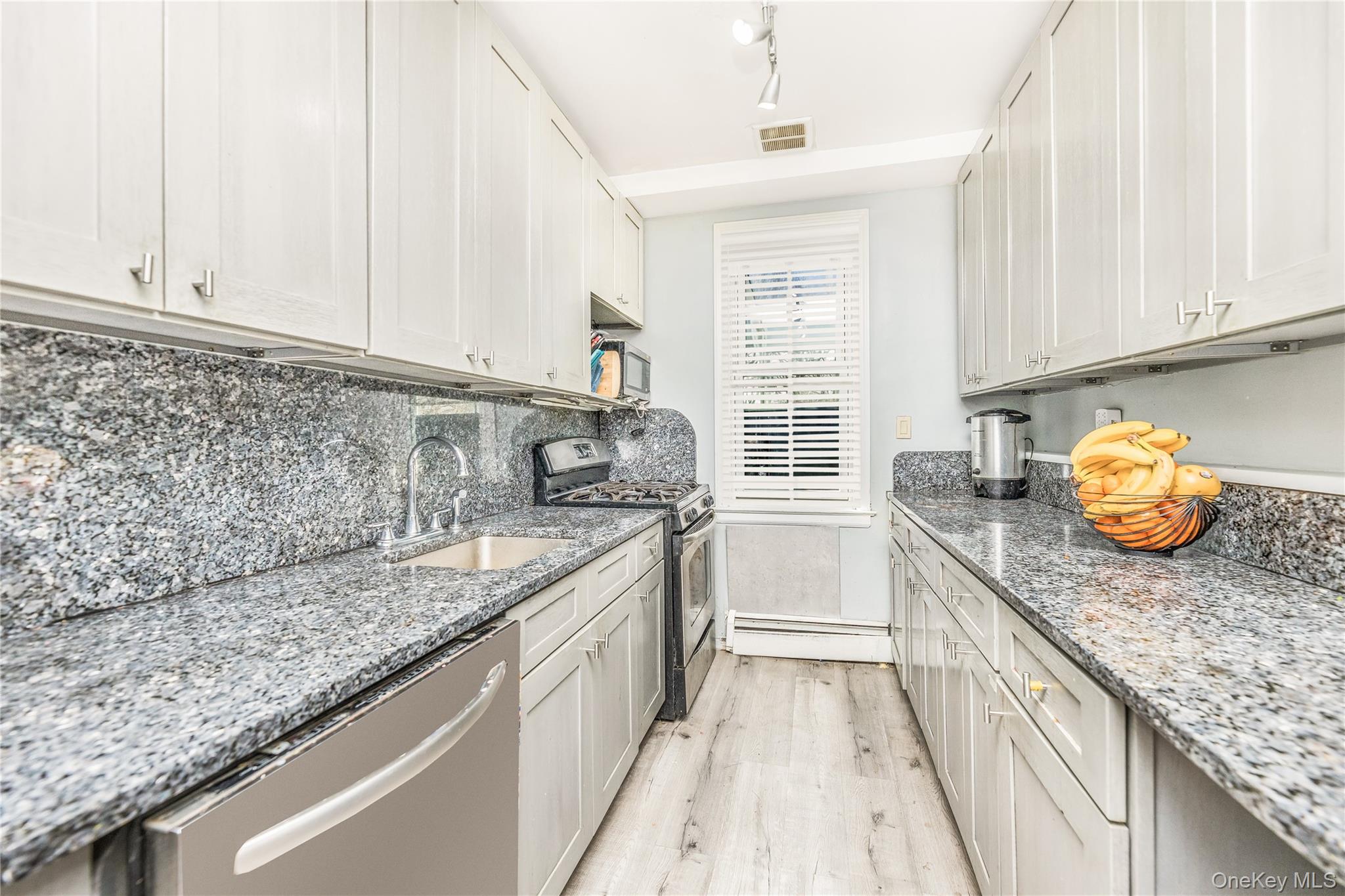 #4 photo, 4601 Henry Hudson Parkway, Bronx , NY 10471