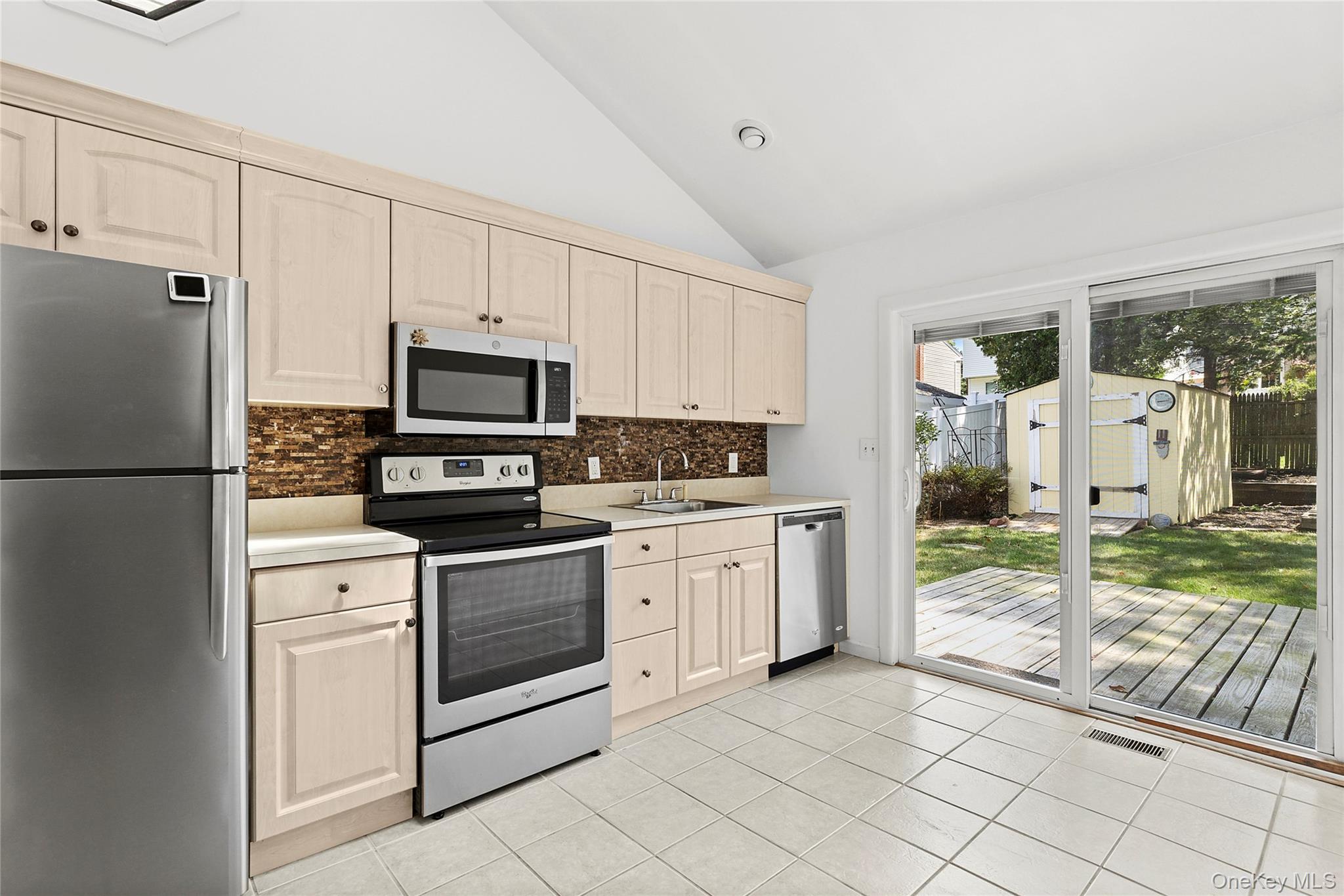 #3 photo, 8 Dogwood Road, サフォーク郡 Rocky Point , NY 11778