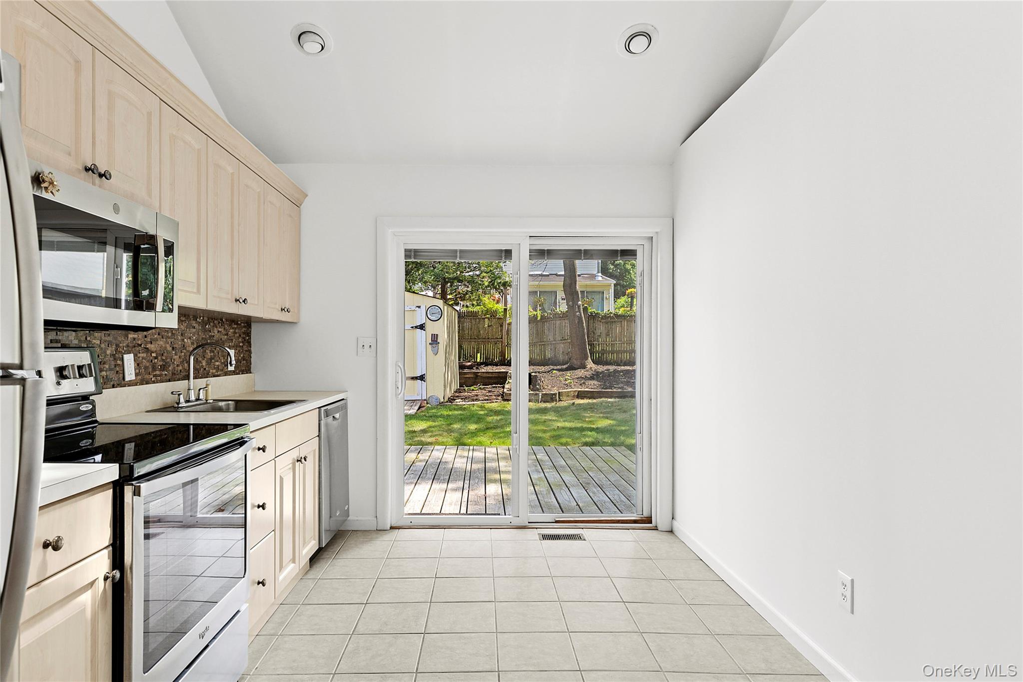 #5 photo, 8 Dogwood Road, サフォーク郡 Rocky Point , NY 11778