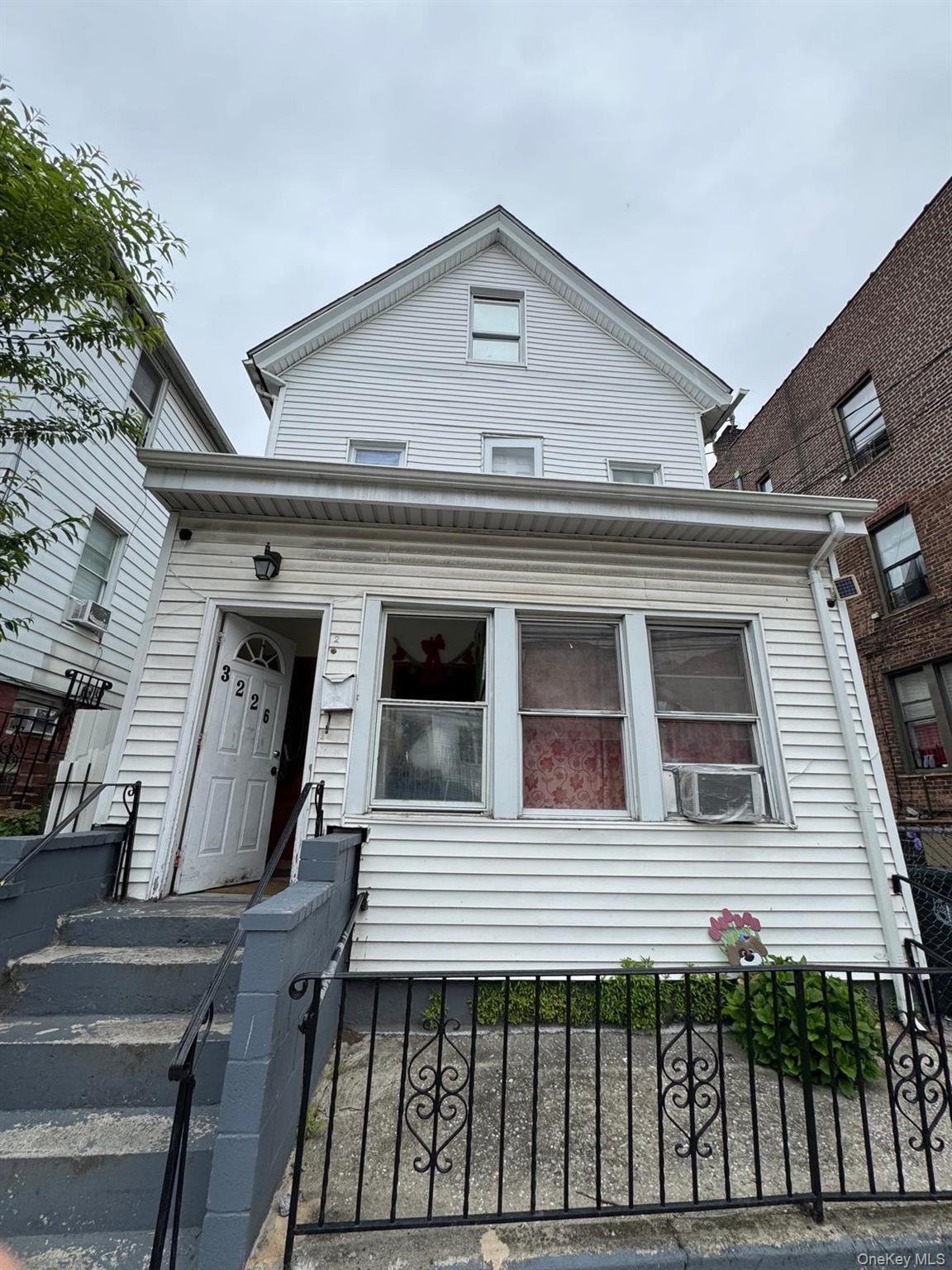 #1 photo, 32-26 103rd Street, 皇后区 艾姆赫斯特 East Elmhurst , NY 11369