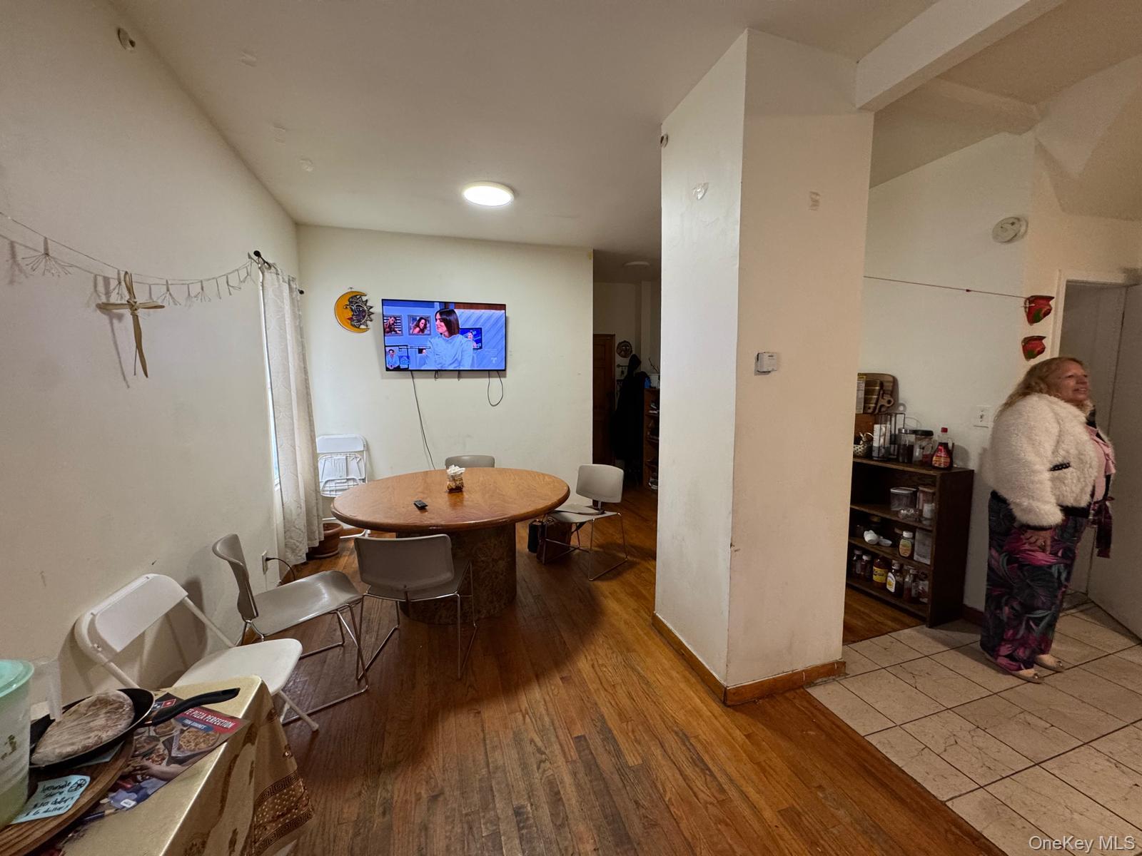 #3 photo, 32-26 103rd Street, 皇后区 艾姆赫斯特 East Elmhurst , NY 11369