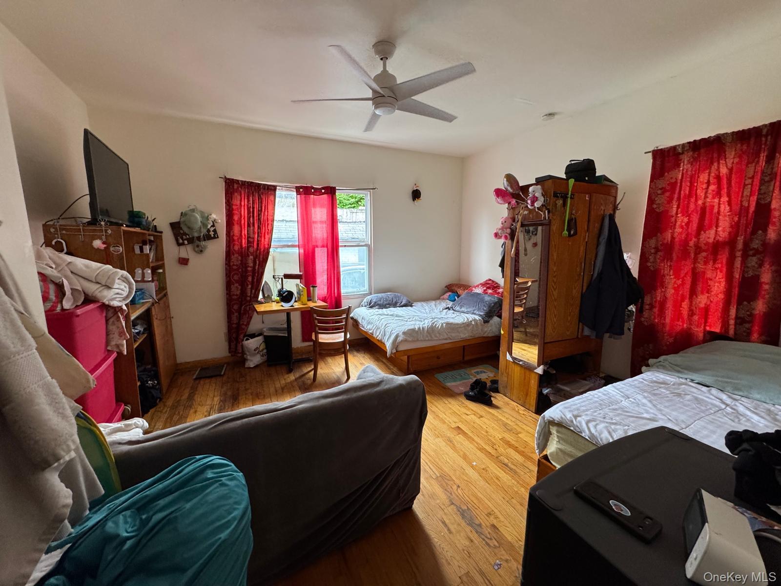 #4 photo, 32-26 103rd Street, 皇后区 艾姆赫斯特 East Elmhurst , NY 11369