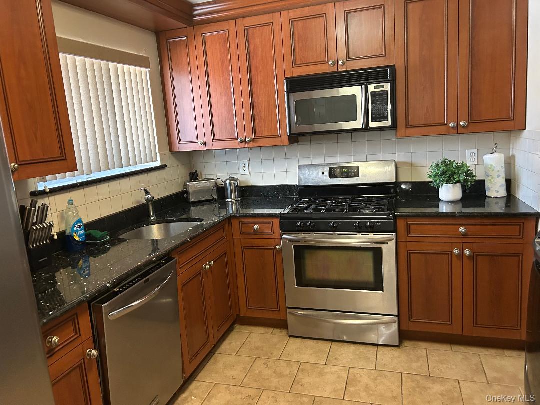 #6 photo, 228 Feller Drive, Central Islip , NY 11722