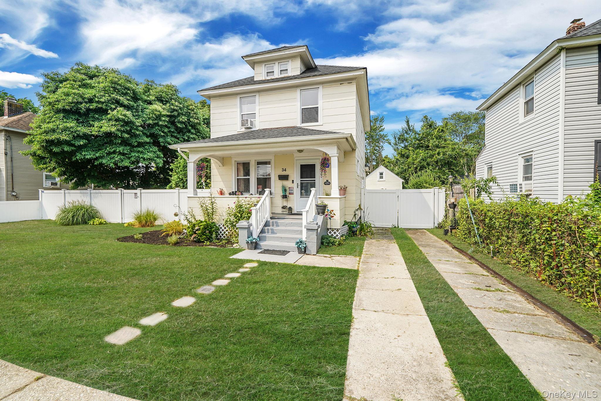 #1 photo, 34 Belford Avenue, सफ़ोक काउंटी Bay Shore , NY 11706