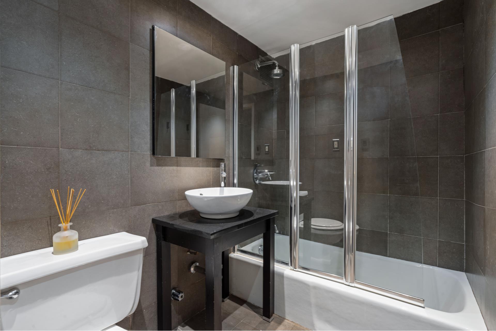 #8 photo, 455 W 43RD Street, マンハッタン Hells Kitchen , NY 10036