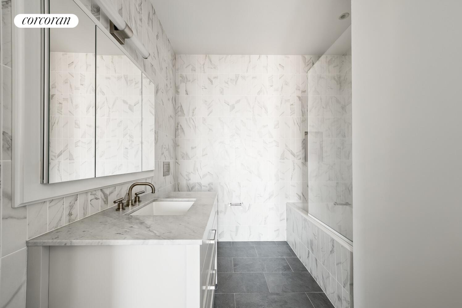 #12 photo, 107-06 QUEENS Boulevard, クイーンズ区 Forest Hills , NY 11375