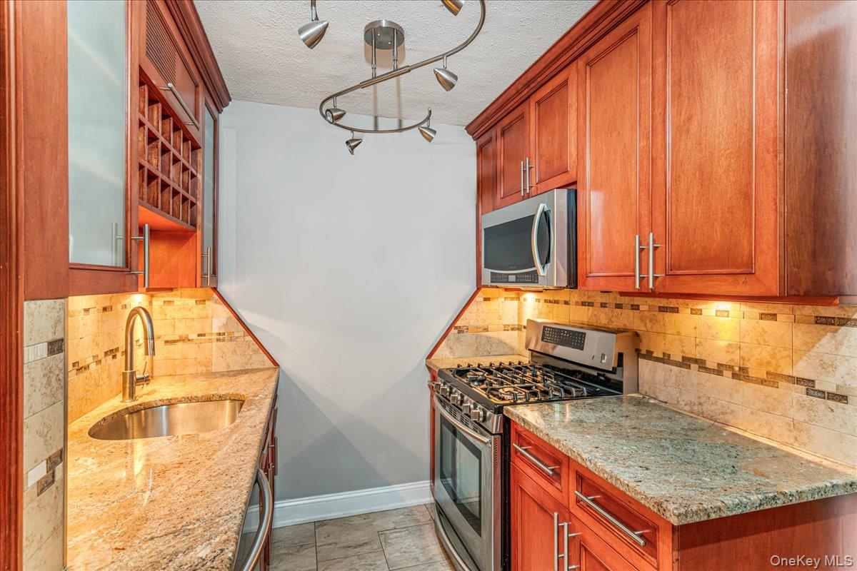 #4 photo, 17-85 215th Street, クイーンズ区 Bayside , NY 11360