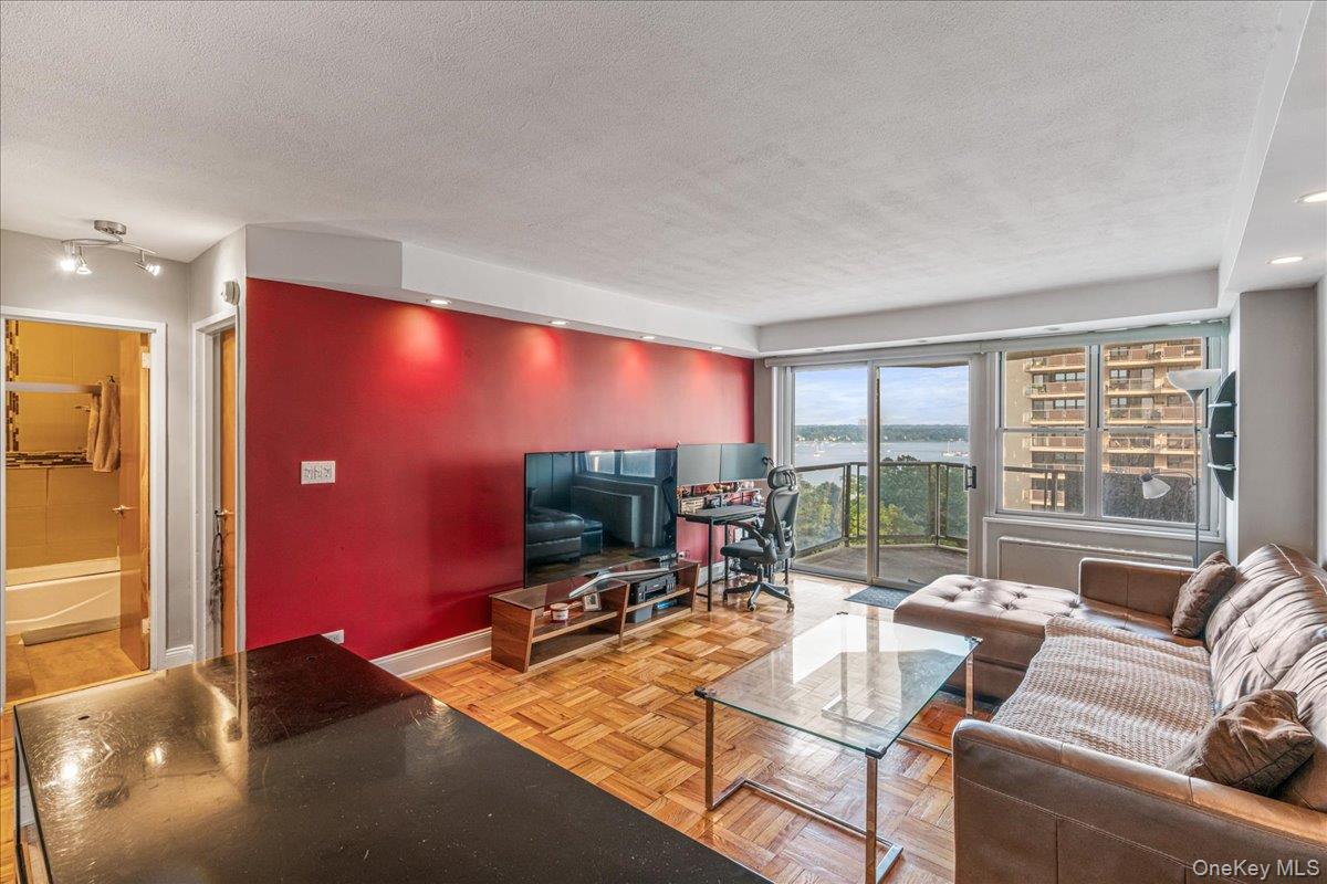 #8 photo, 17-85 215th Street, クイーンズ区 Bayside , NY 11360