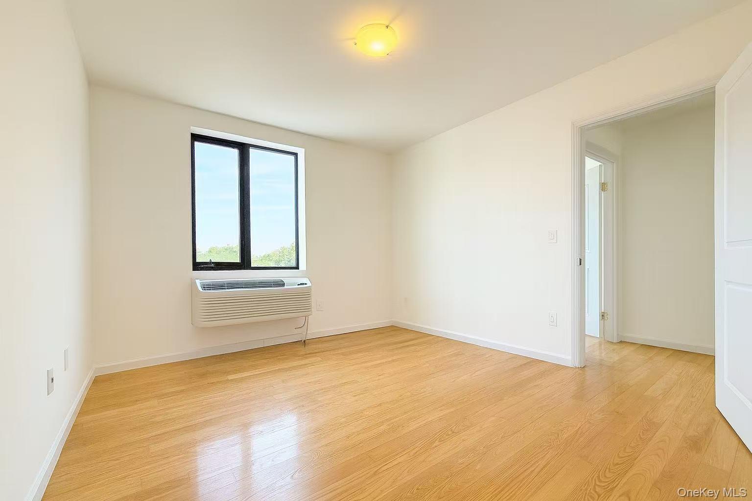 #10 photo, 6070 Woodhaven Boulevard, クイーンズ区 Elmhurst , NY 11373