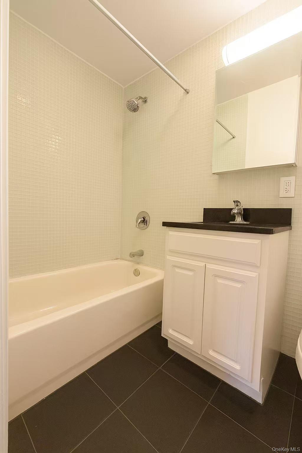 #9 photo, 6070 Woodhaven Boulevard, クイーンズ区 Elmhurst , NY 11373