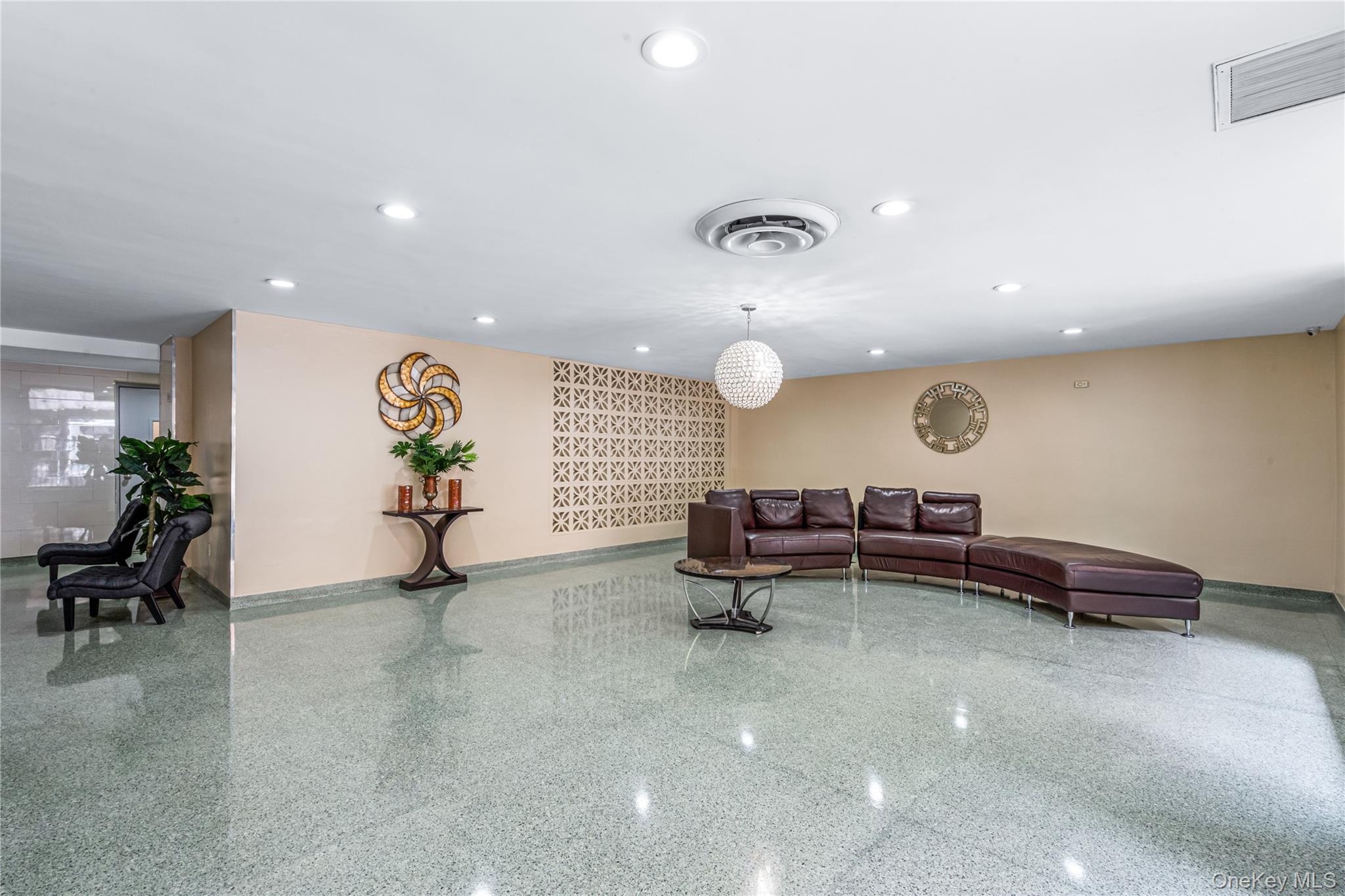 #2 photo, 99-11 60th Avenue, クイーンズ区 Corona , NY 11368