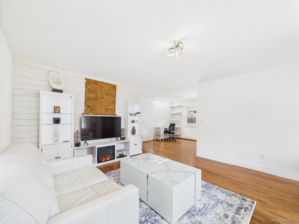 #6 photo, 279 Commack Road, Shirley , NY 11967