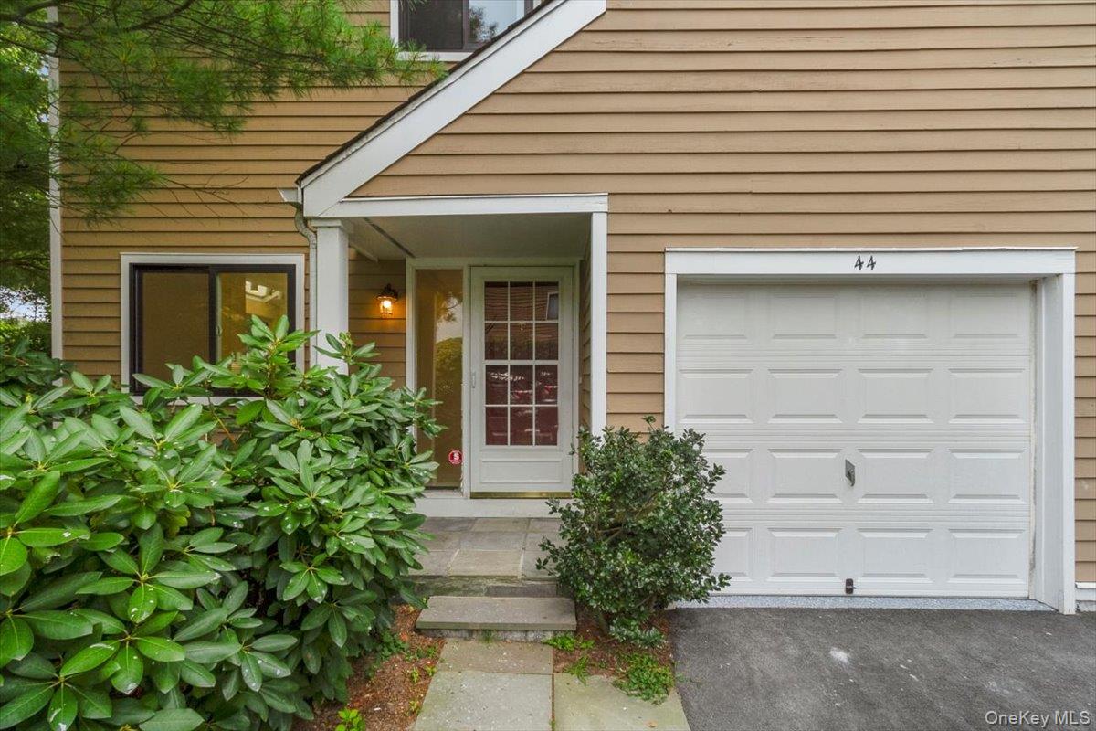 #1 photo, 44 Brook Farm Close, Chappaqua , NY 10514