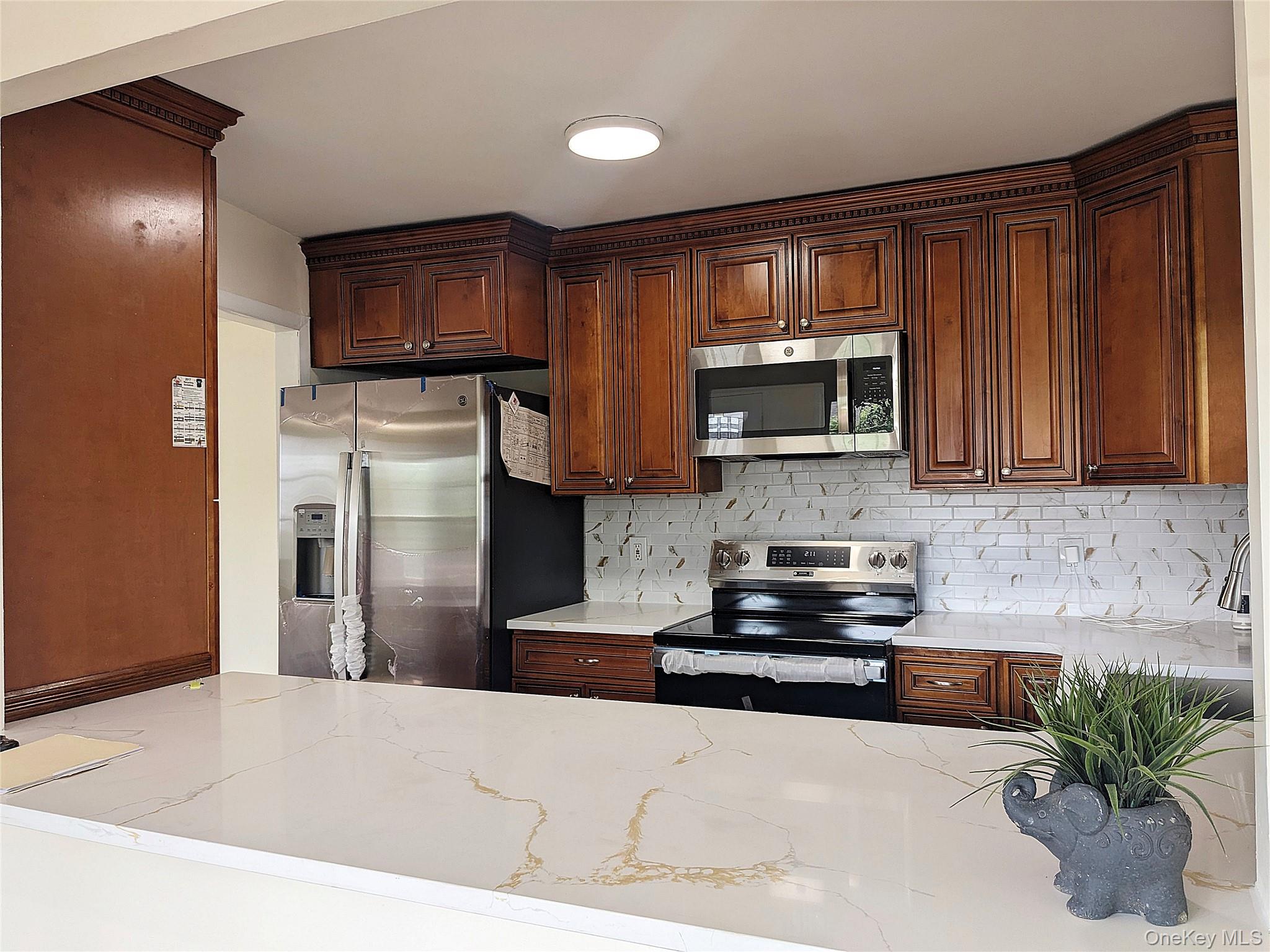 #1 photo, 9 Cedar Street, सफ़ोक काउंटी Centereach , NY 11720