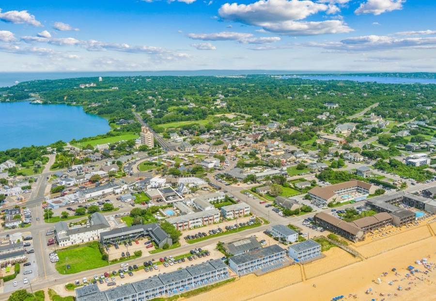 #3 photo, 45 S Elmwood Avenue, サフォーク郡 Montauk , NY 11954