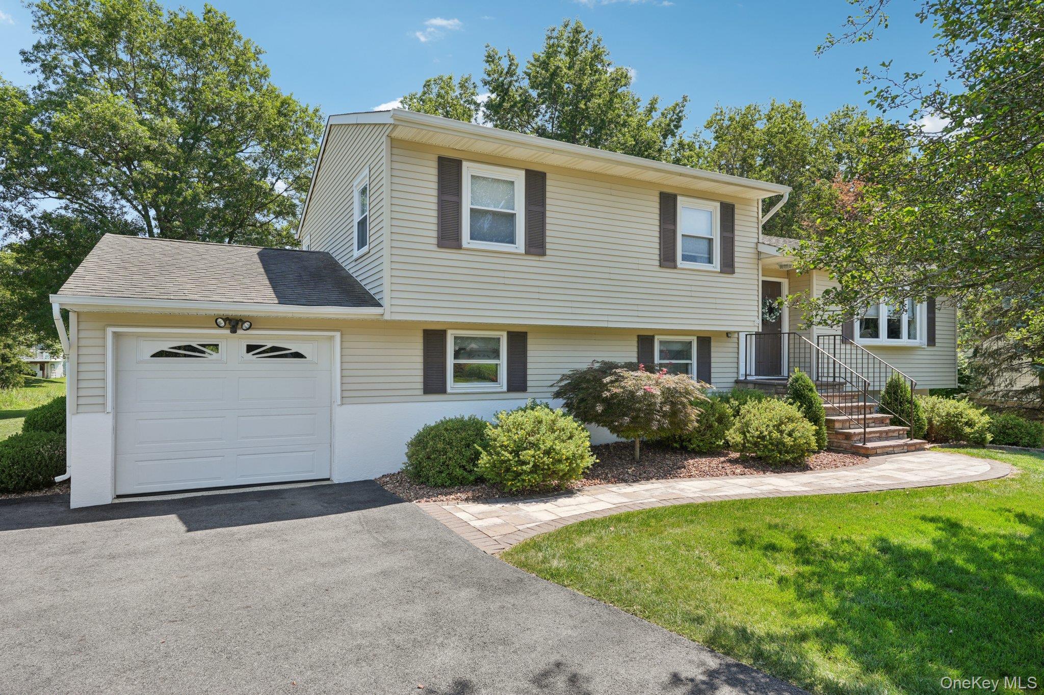 #1 photo, 17 Hampshire Drive, Washingtonville , NY 10992