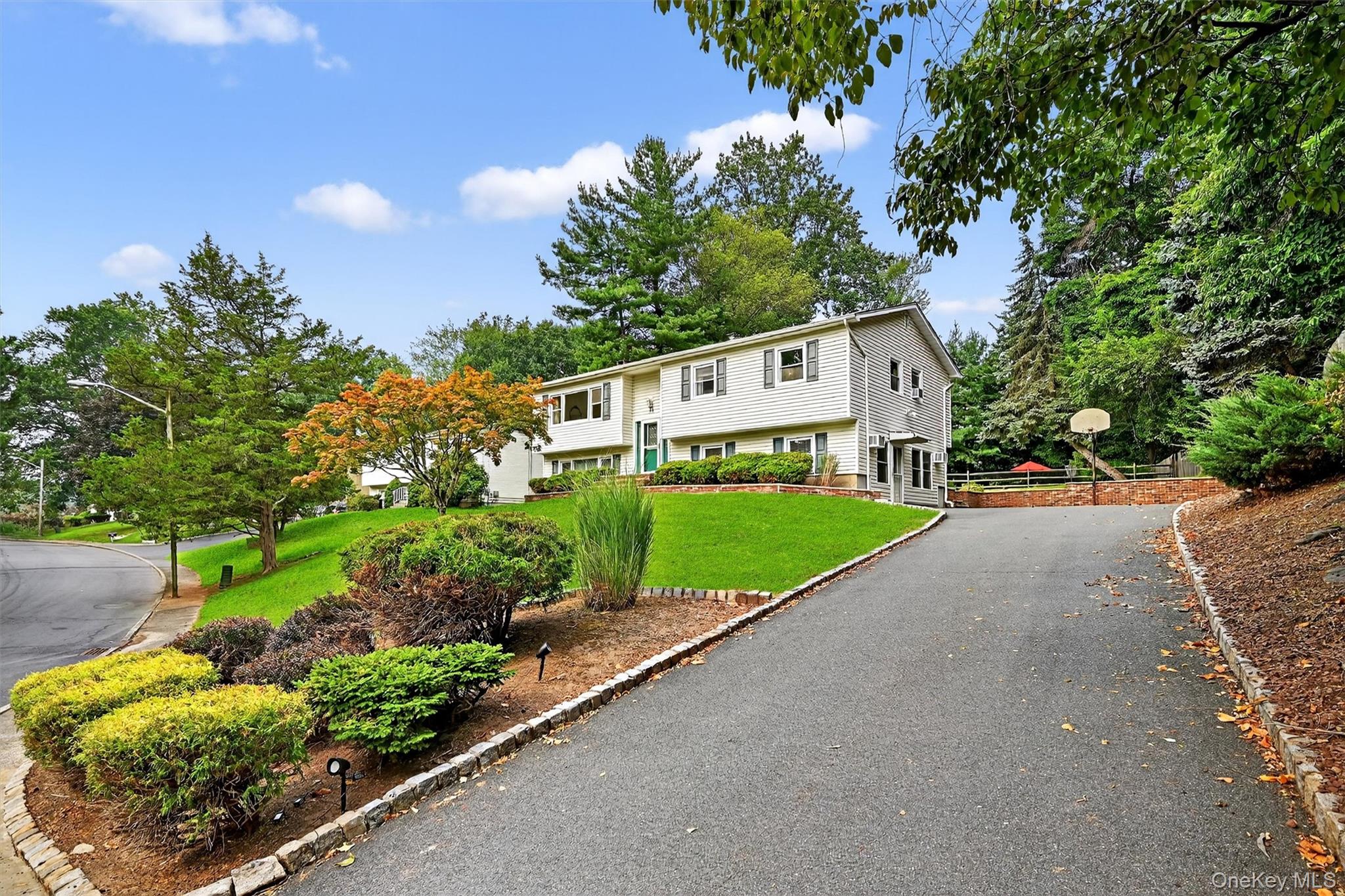 #1 photo, 31 Park Terrace, Valley Cottage , NY 10989