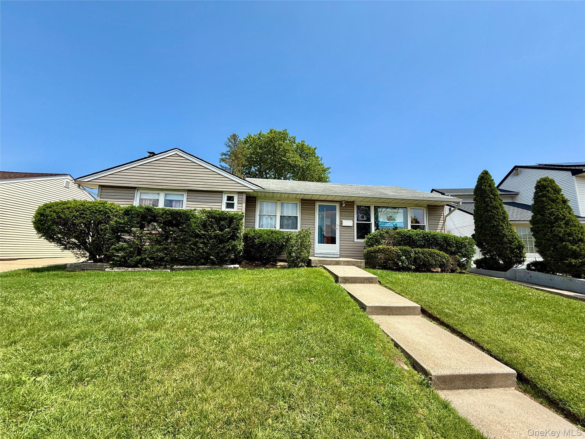 #1 photo, 865 Prescott Street, 长岛 Valley Stream , NY 11580