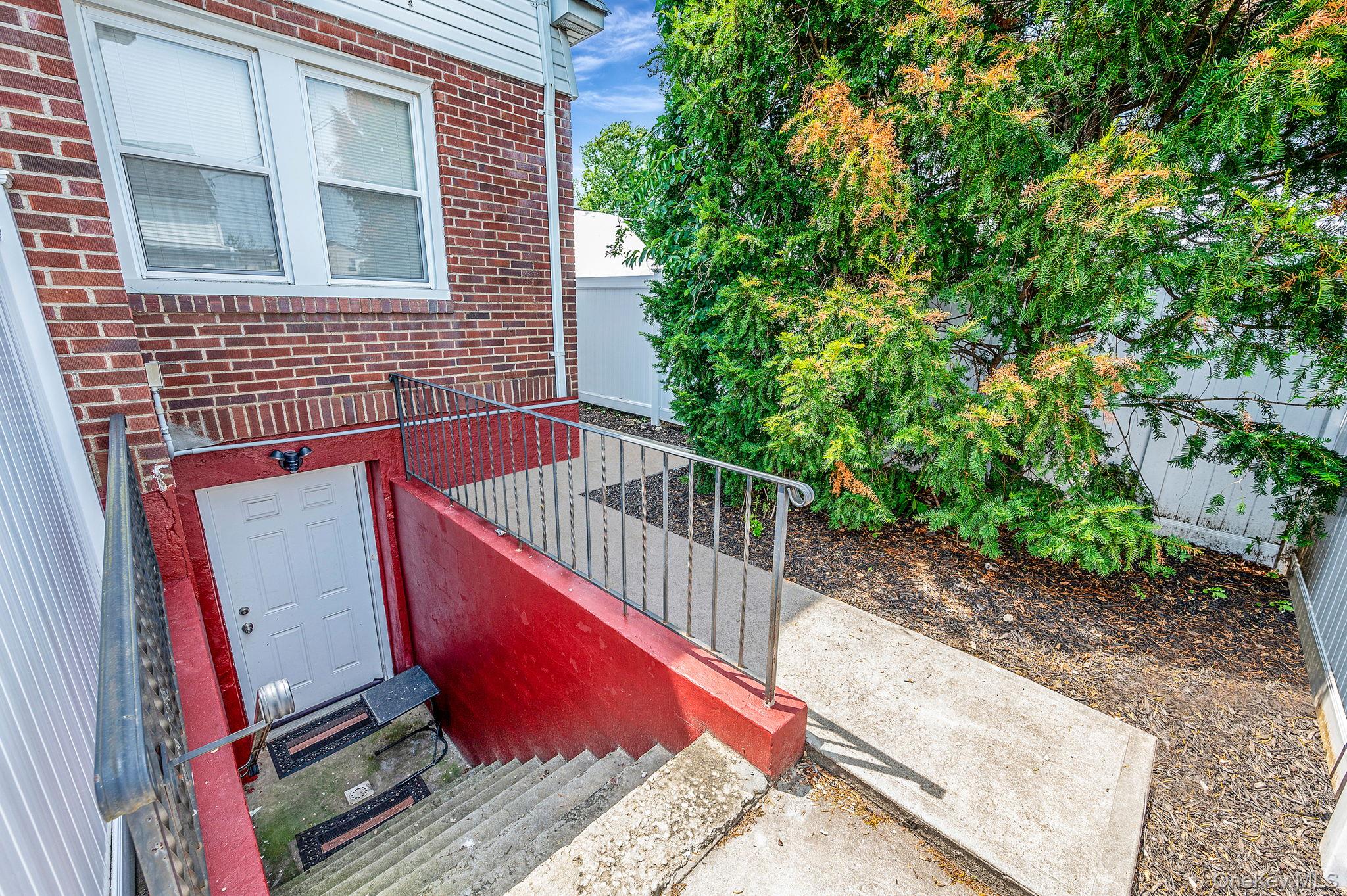 #10 photo, 557 Newbridge Road, ナッソー郡 East Meadow , NY 11554