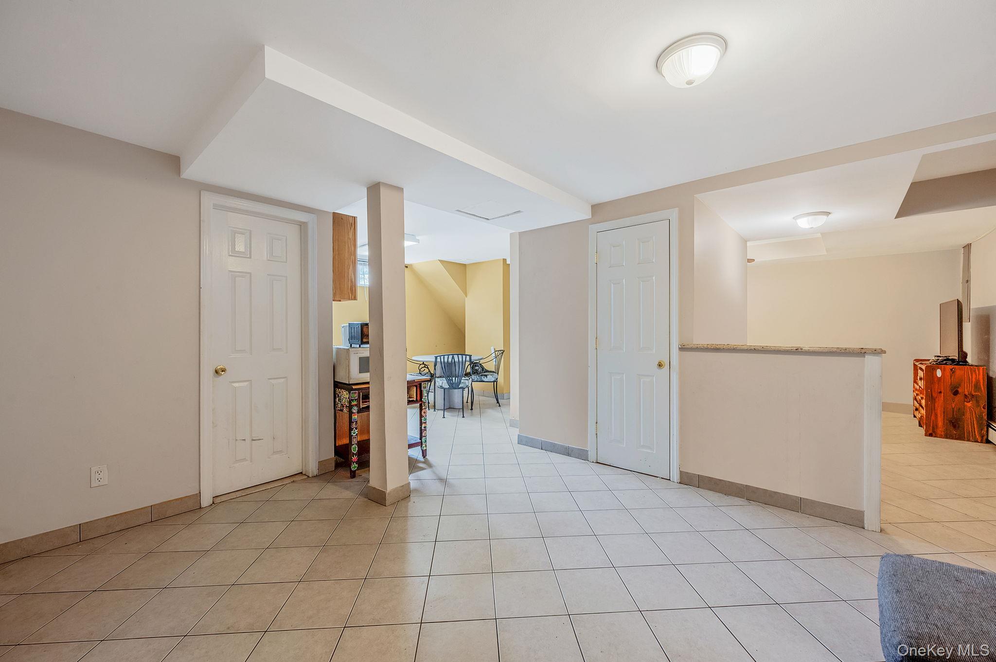 #11 photo, 557 Newbridge Road, ナッソー郡 East Meadow , NY 11554