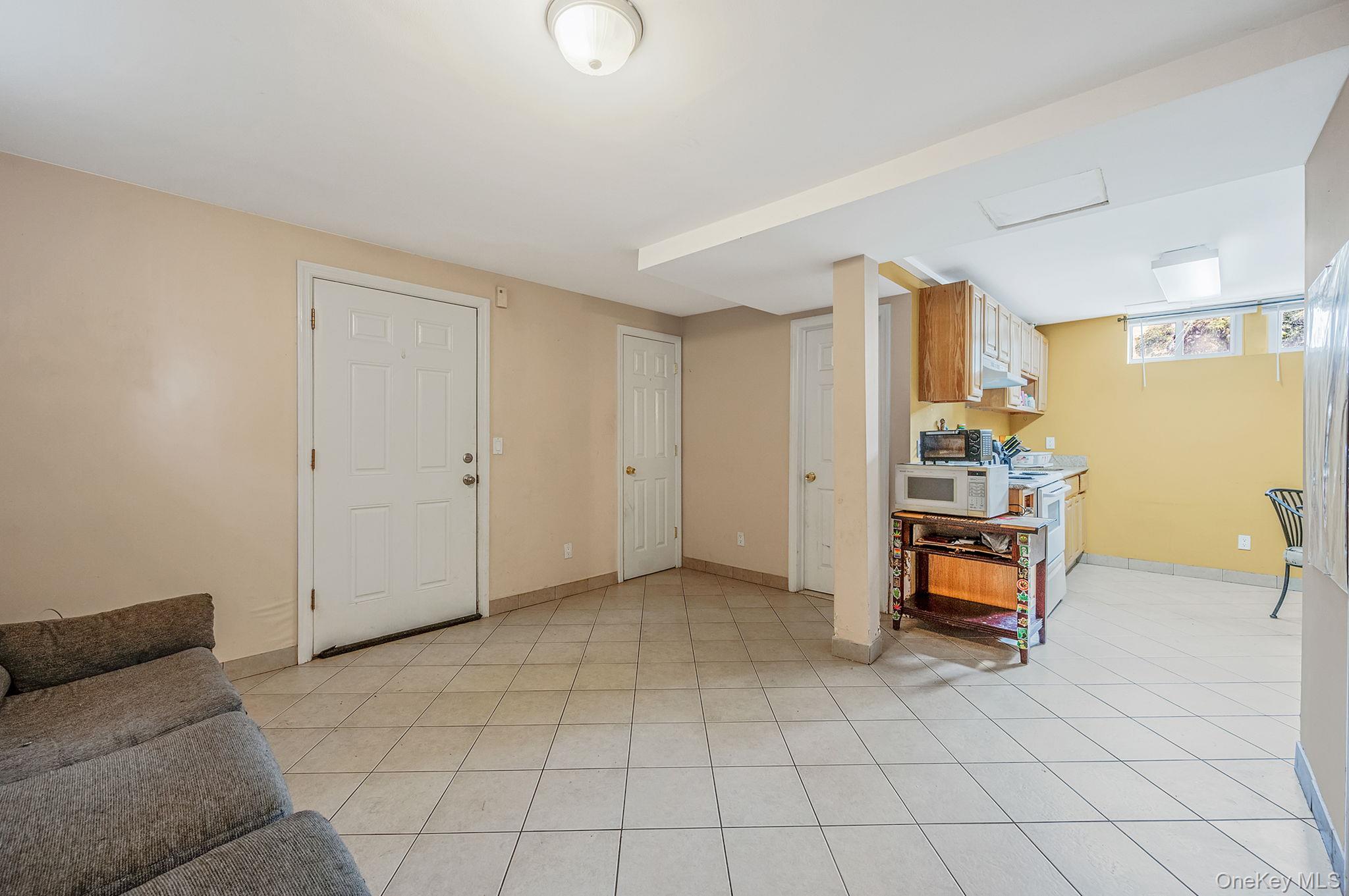 #12 photo, 557 Newbridge Road, ナッソー郡 East Meadow , NY 11554