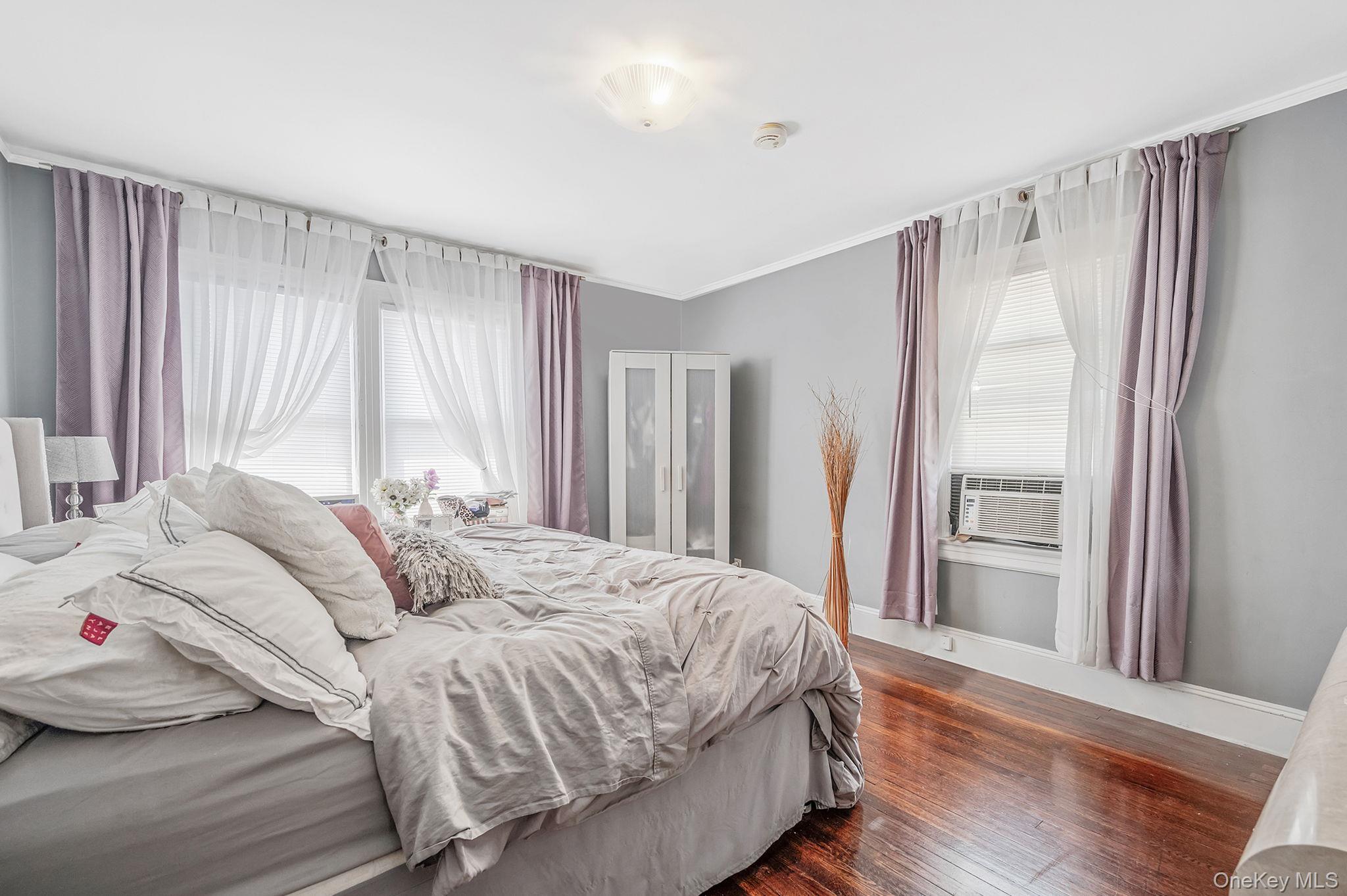 #19 photo, 557 Newbridge Road, ナッソー郡 East Meadow , NY 11554