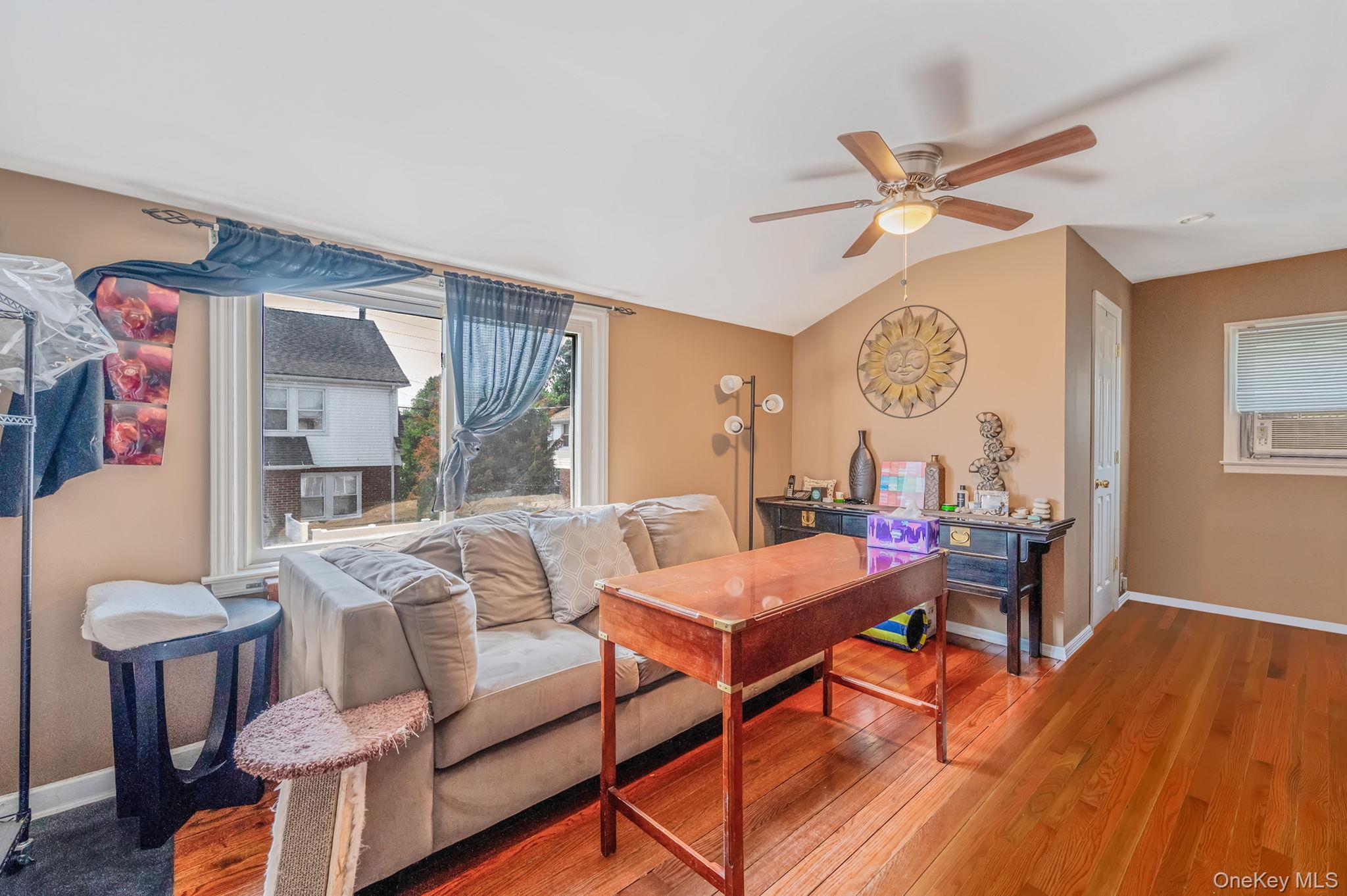 #6 photo, 557 Newbridge Road, ナッソー郡 East Meadow , NY 11554