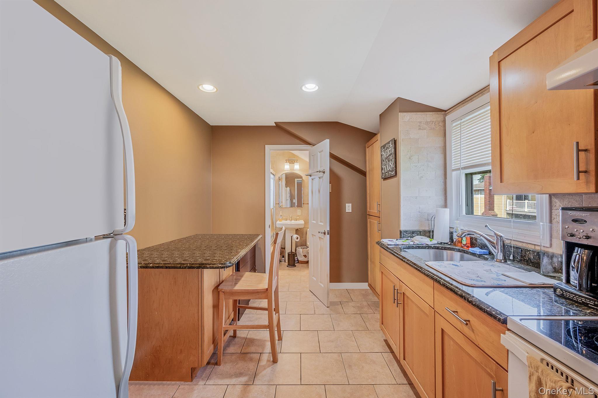 #8 photo, 557 Newbridge Road, ナッソー郡 East Meadow , NY 11554