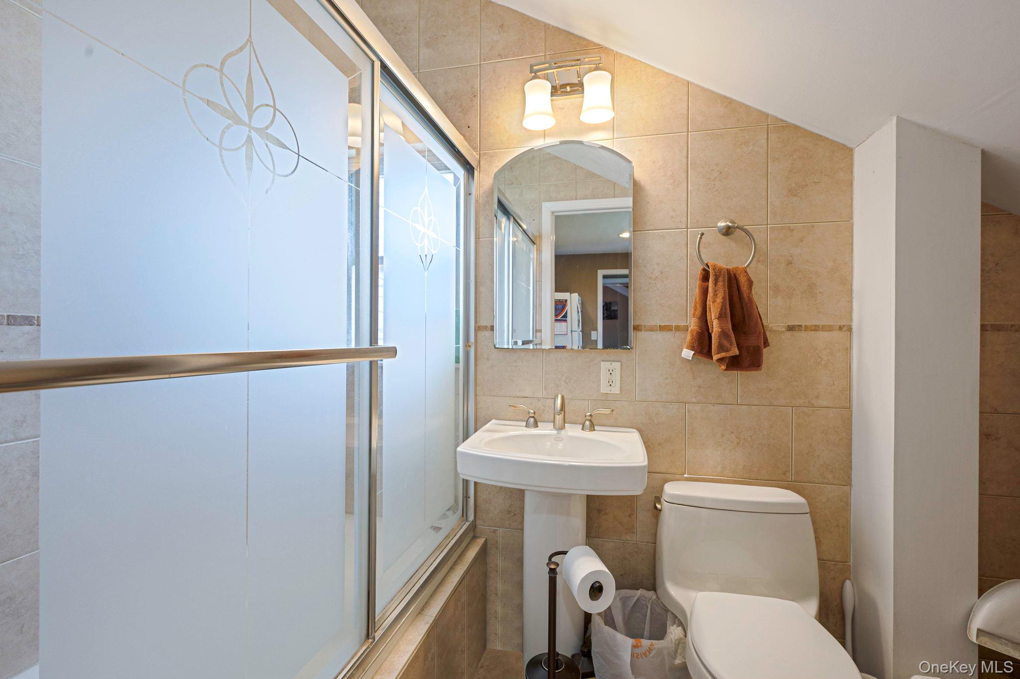 #9 photo, 557 Newbridge Road, ナッソー郡 East Meadow , NY 11554