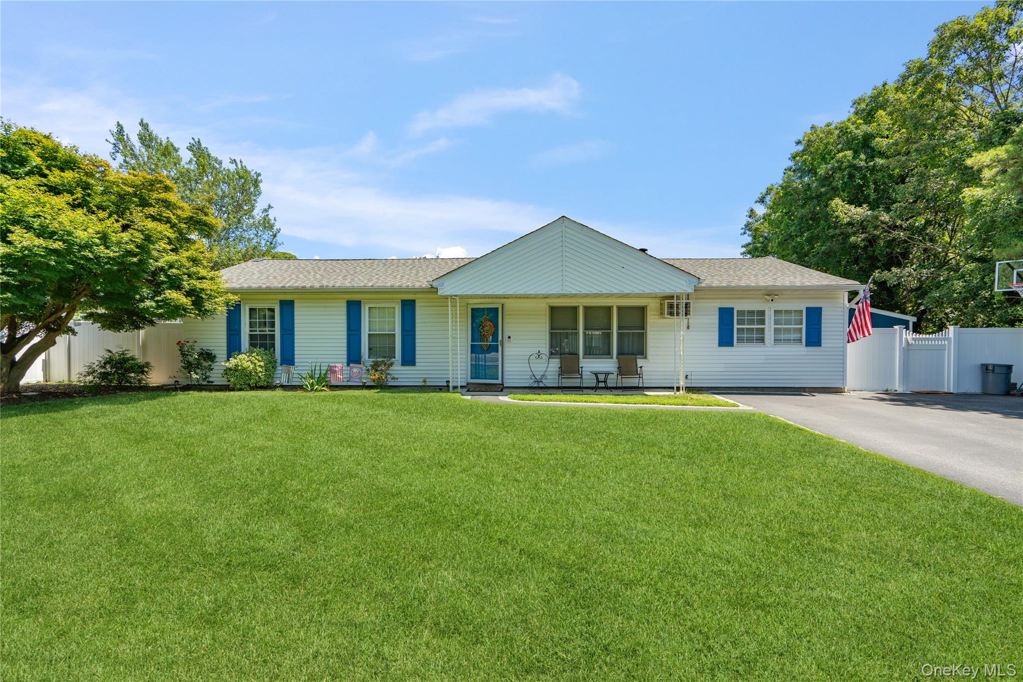 #1 photo, 549 Blue Point Road, Farmingville , NY 11738