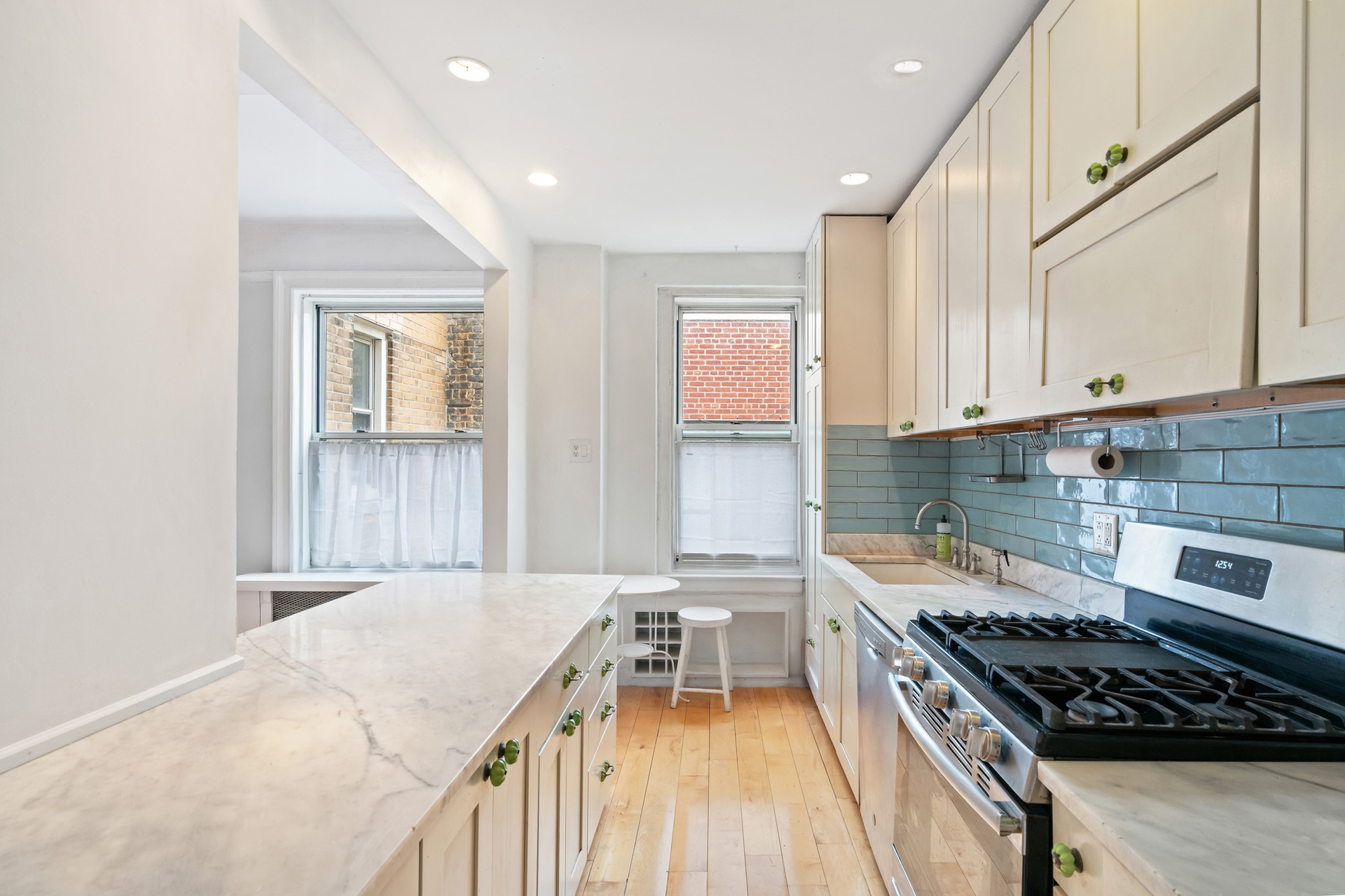 #5 photo, 345 W 55th Street, マンハッタン Clinton , NY 10019