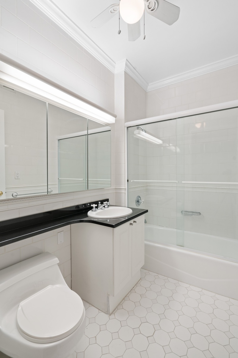 #9 photo, 350 E 82nd Street, マンハッタン Upper East Side , NY 10028