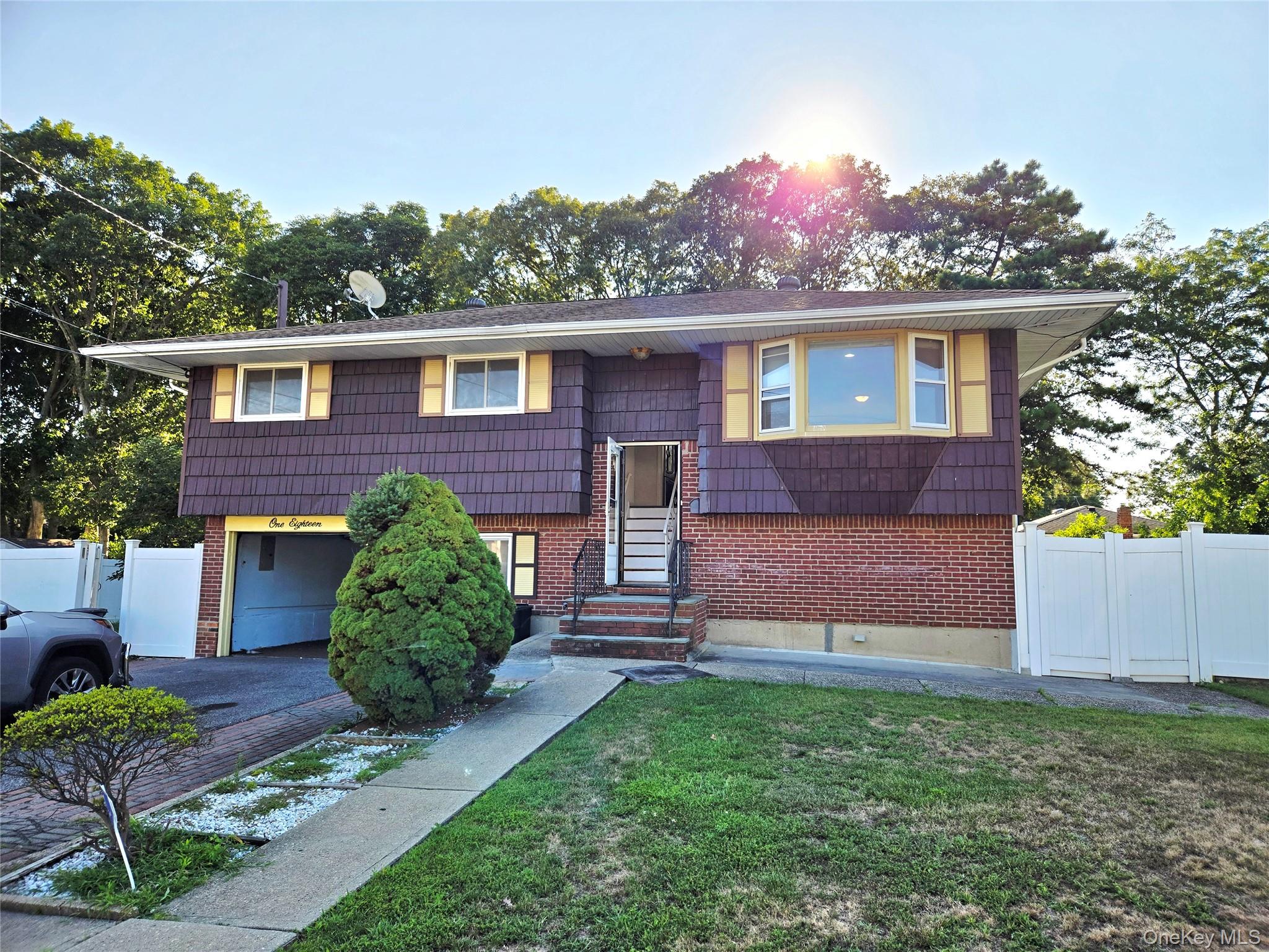 #1 photo, 118 Wright Avenue, サフォーク郡 Deer Park , NY 11729