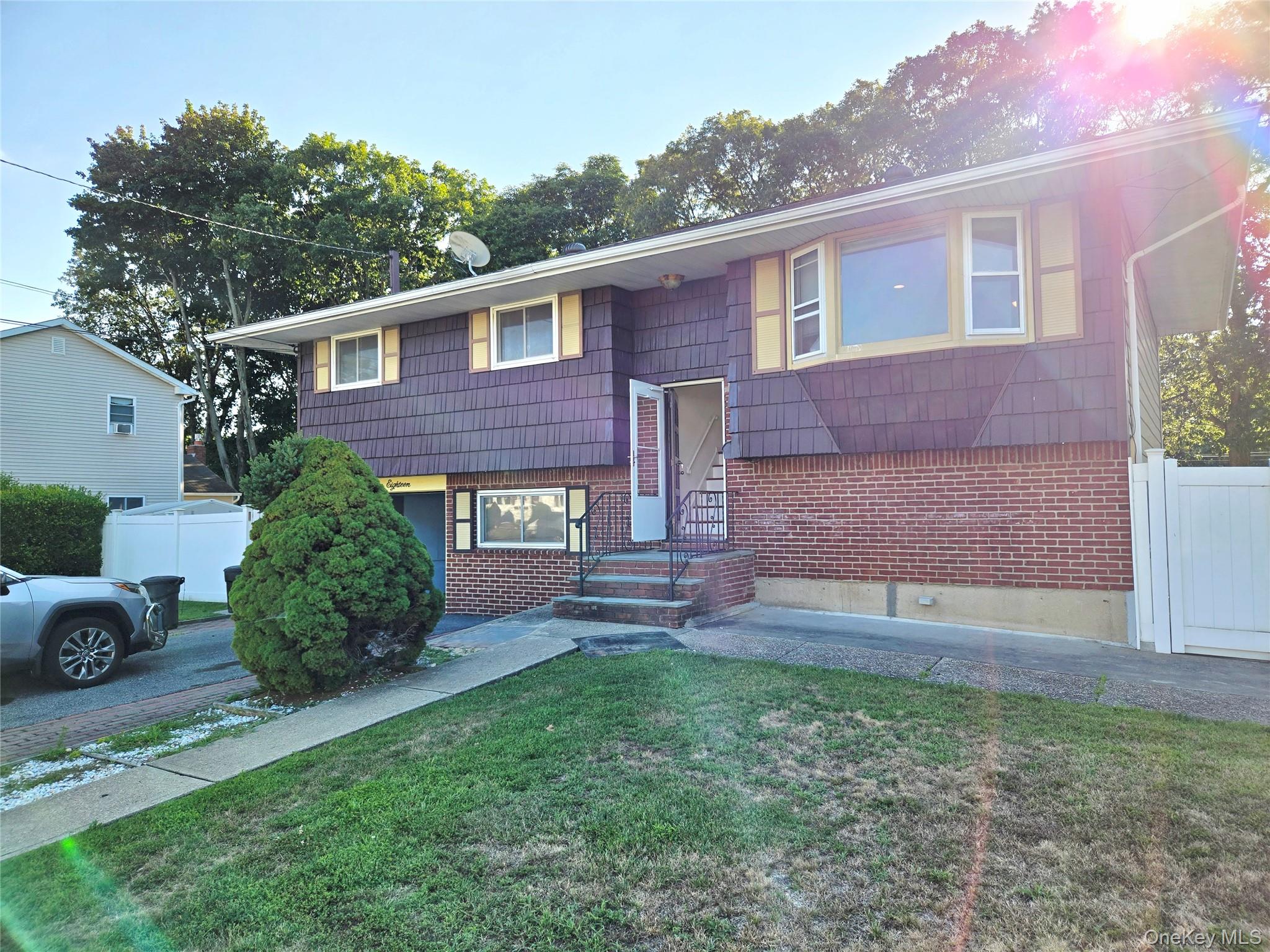 #2 photo, 118 Wright Avenue, サフォーク郡 Deer Park , NY 11729