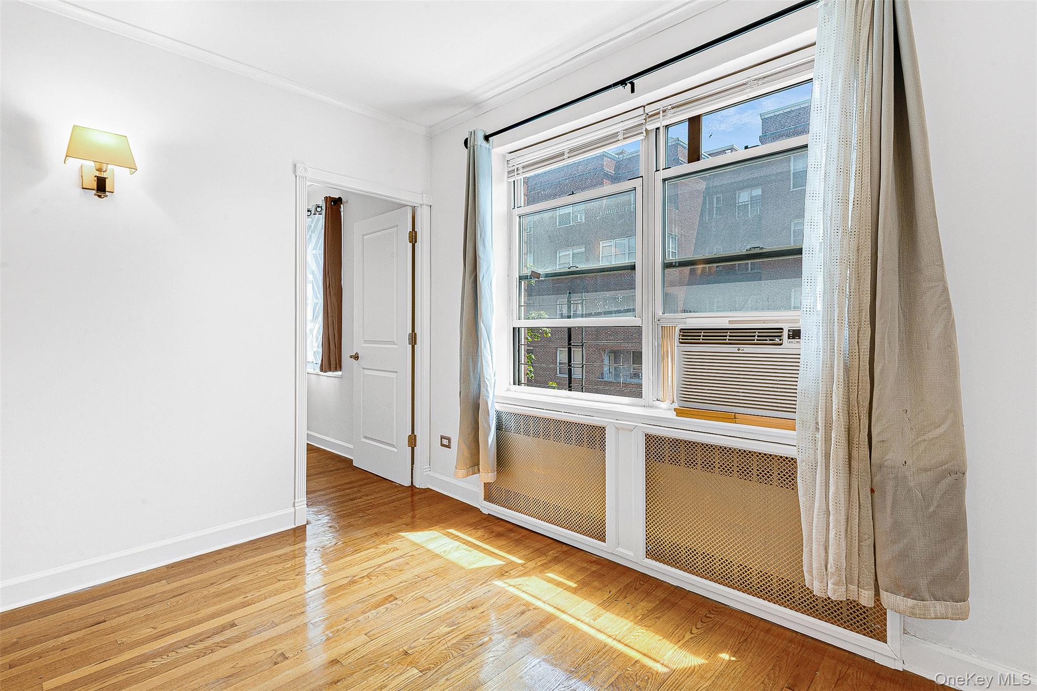 #14 photo, 67-38 108 Street, クイーンズ区 Forest Hills , NY 11375