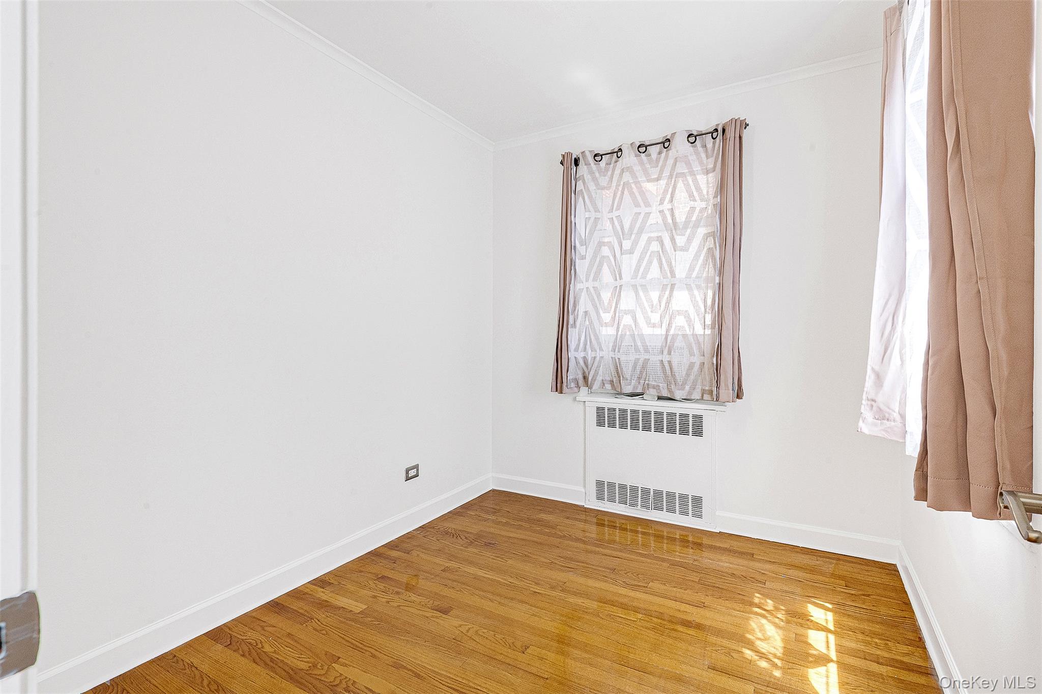 #16 photo, 67-38 108 Street, クイーンズ区 Forest Hills , NY 11375