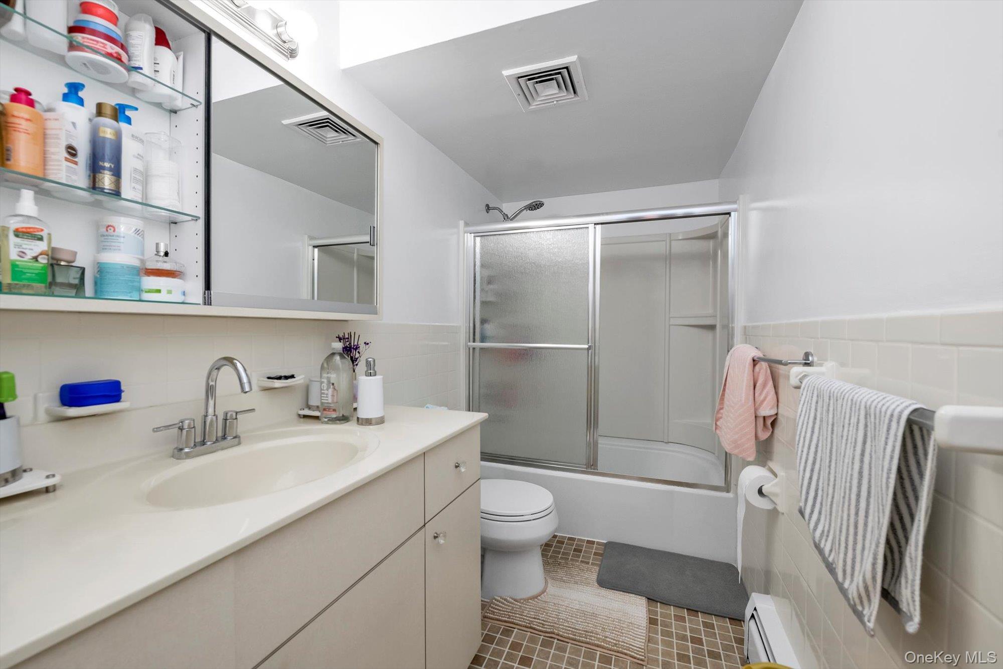 #16 photo, 6126 164th Street, クイーンズ区 Fresh Meadows , NY 11365