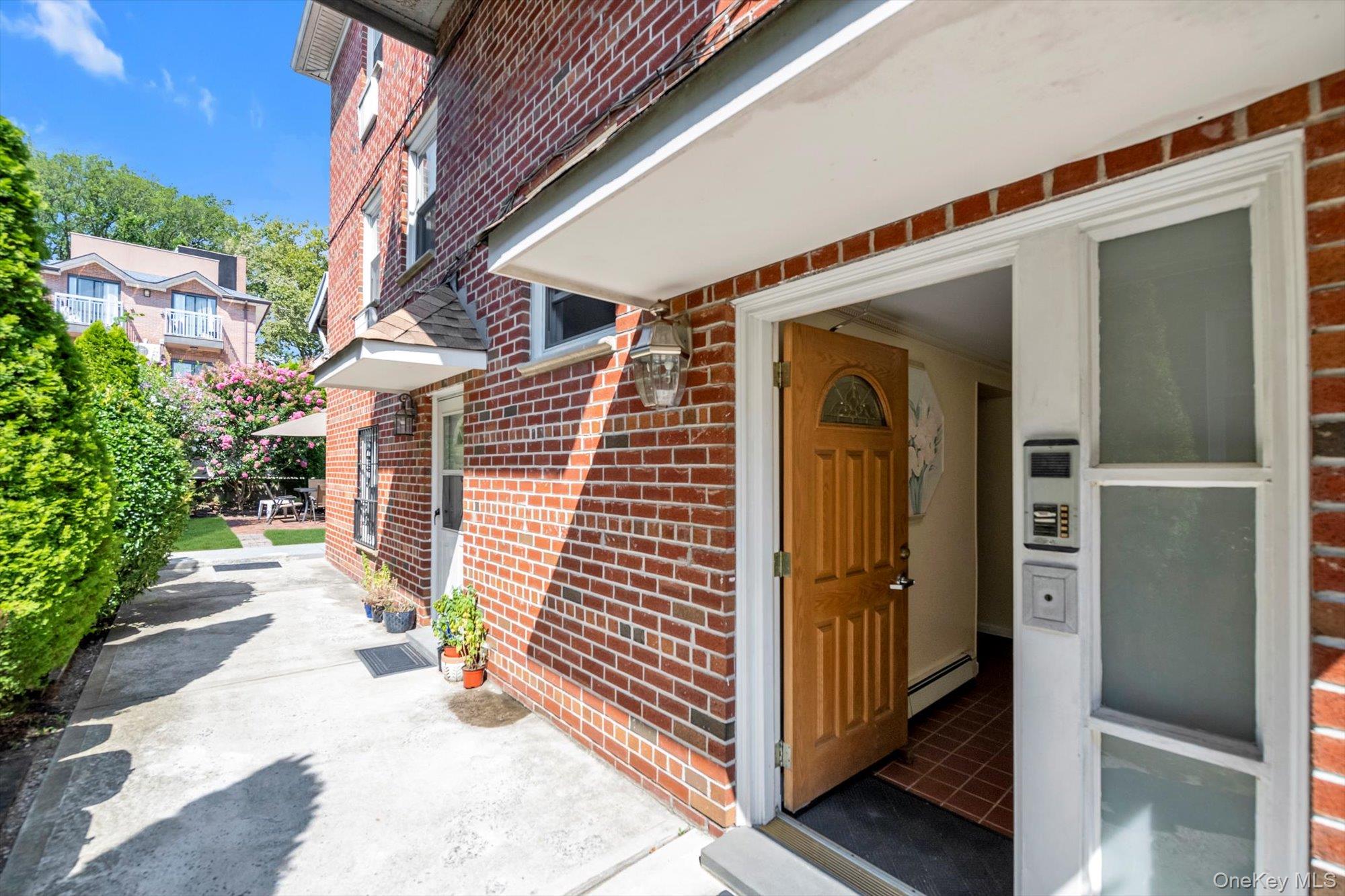 #2 photo, 6126 164th Street, クイーンズ区 Fresh Meadows , NY 11365