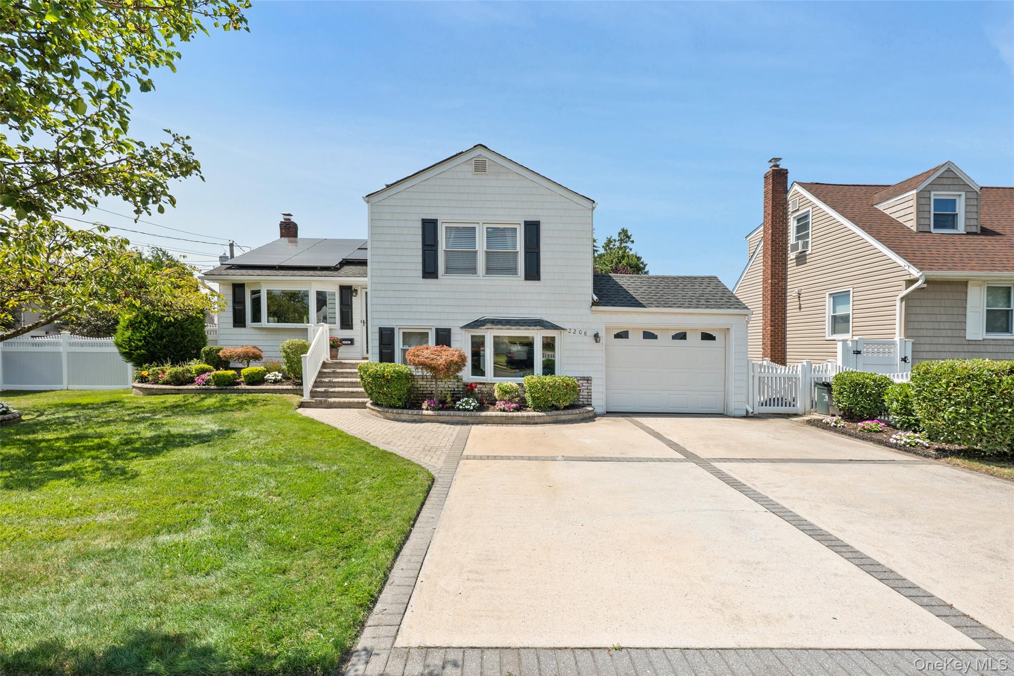 #1 photo, 2208 Seaford Avenue, नासाउ काउंटी Seaford , NY 11783