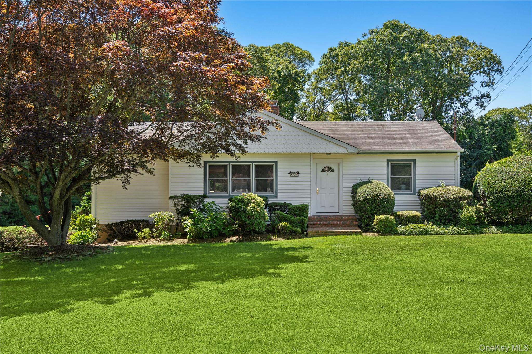 #1 photo, 9 Squiretown Road, Hampton Bays , NY 11946
