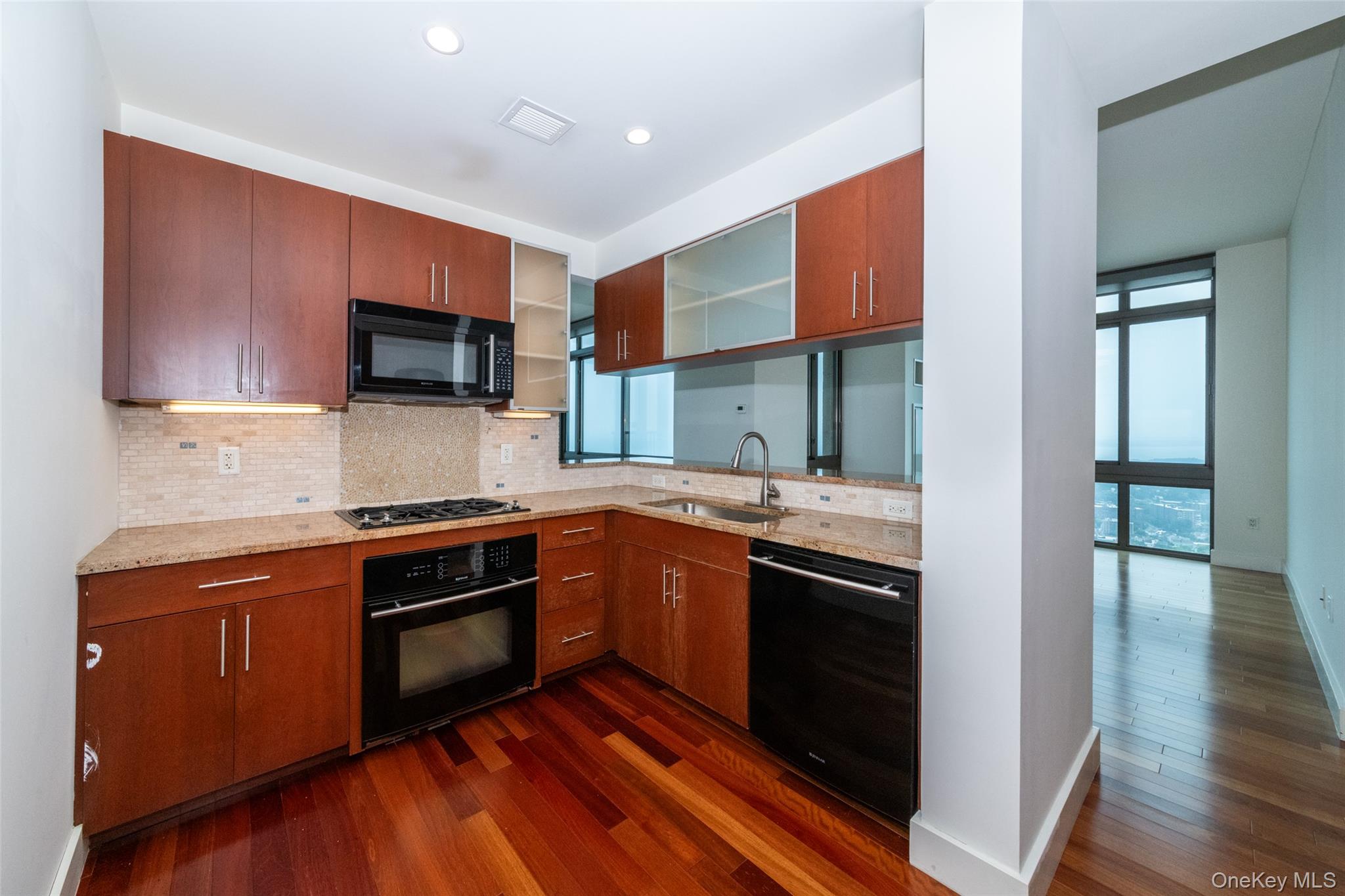 #11 photo, 175 Huguenot Street, New Rochelle , NY 10801