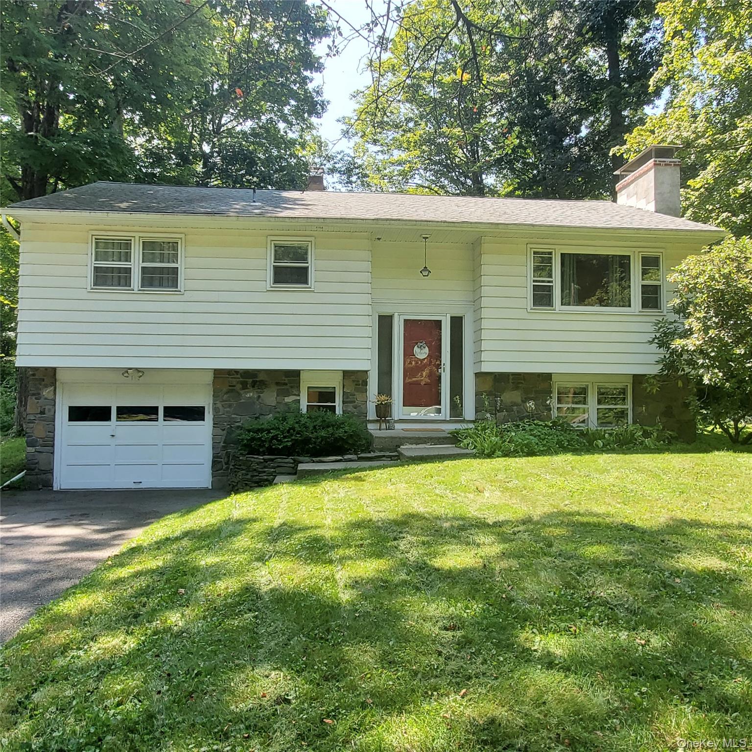 #1 photo, 163 Roosevelt Road, Hyde Park , NY 12538