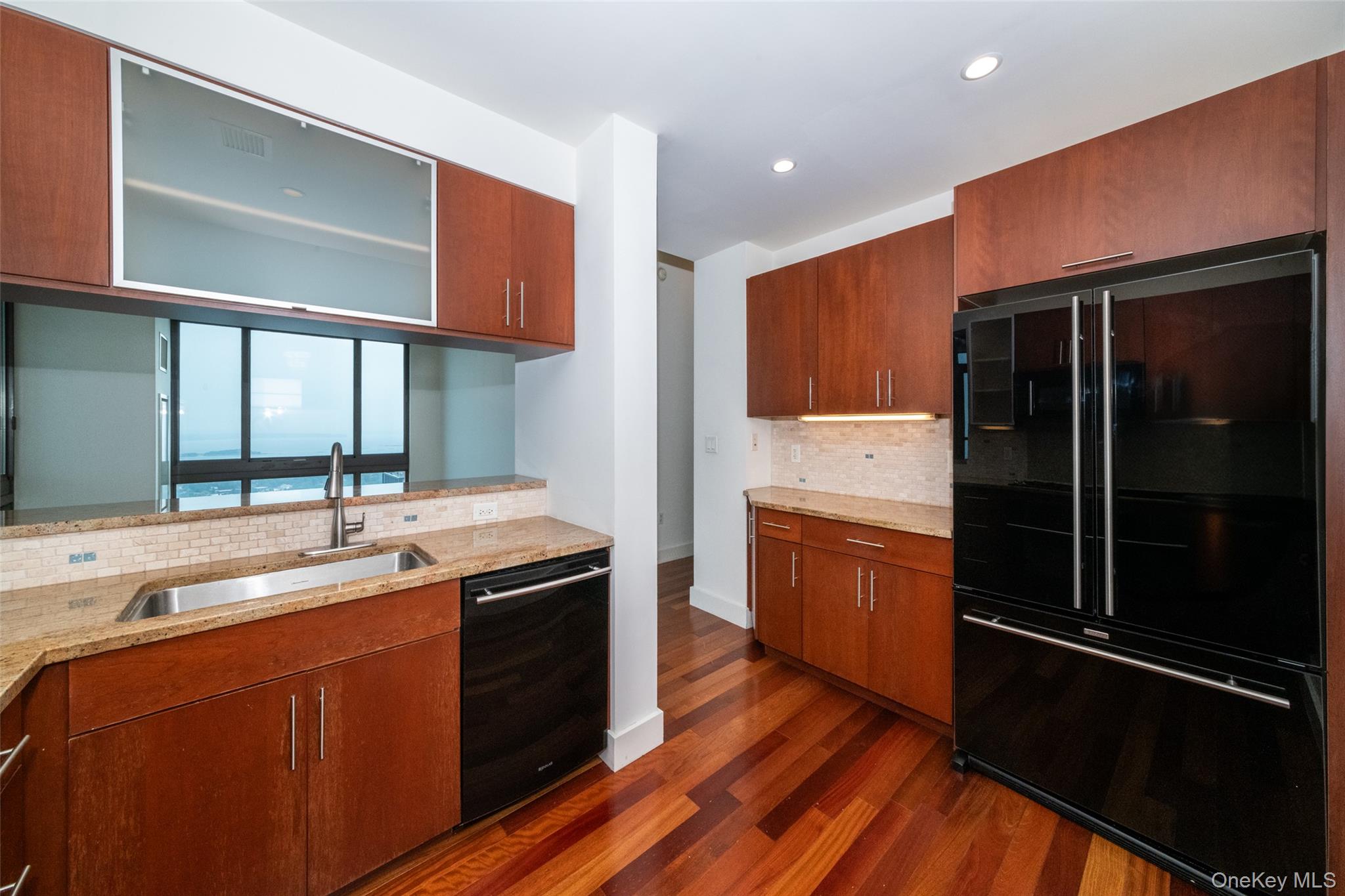 #12 photo, 175 Huguenot Street, New Rochelle , NY 10801