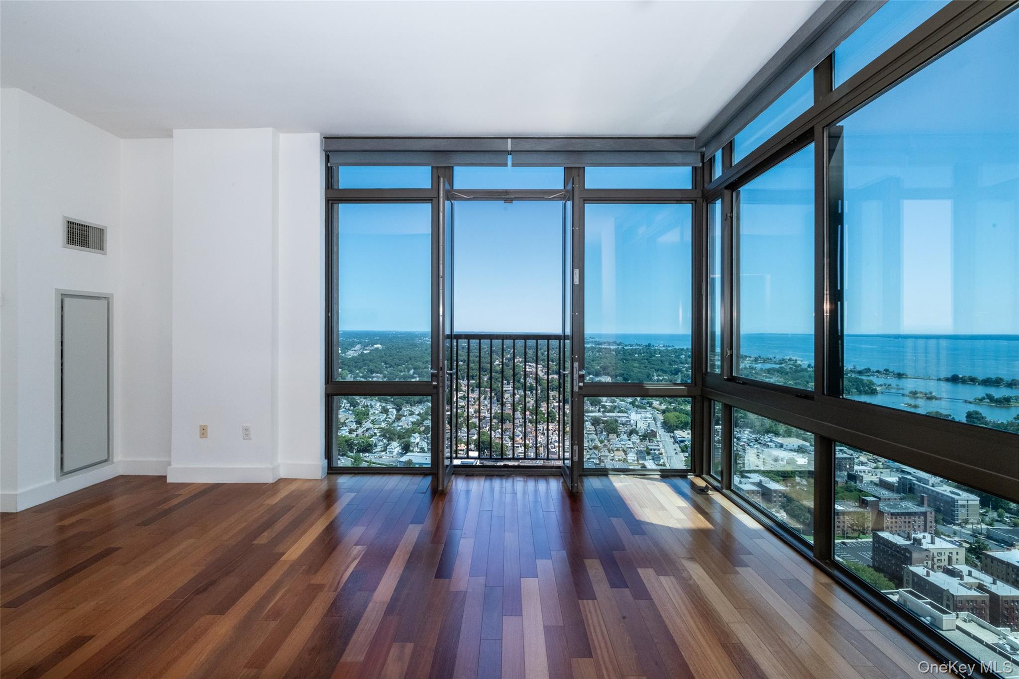 #8 photo, 175 Huguenot Street, New Rochelle , NY 10801