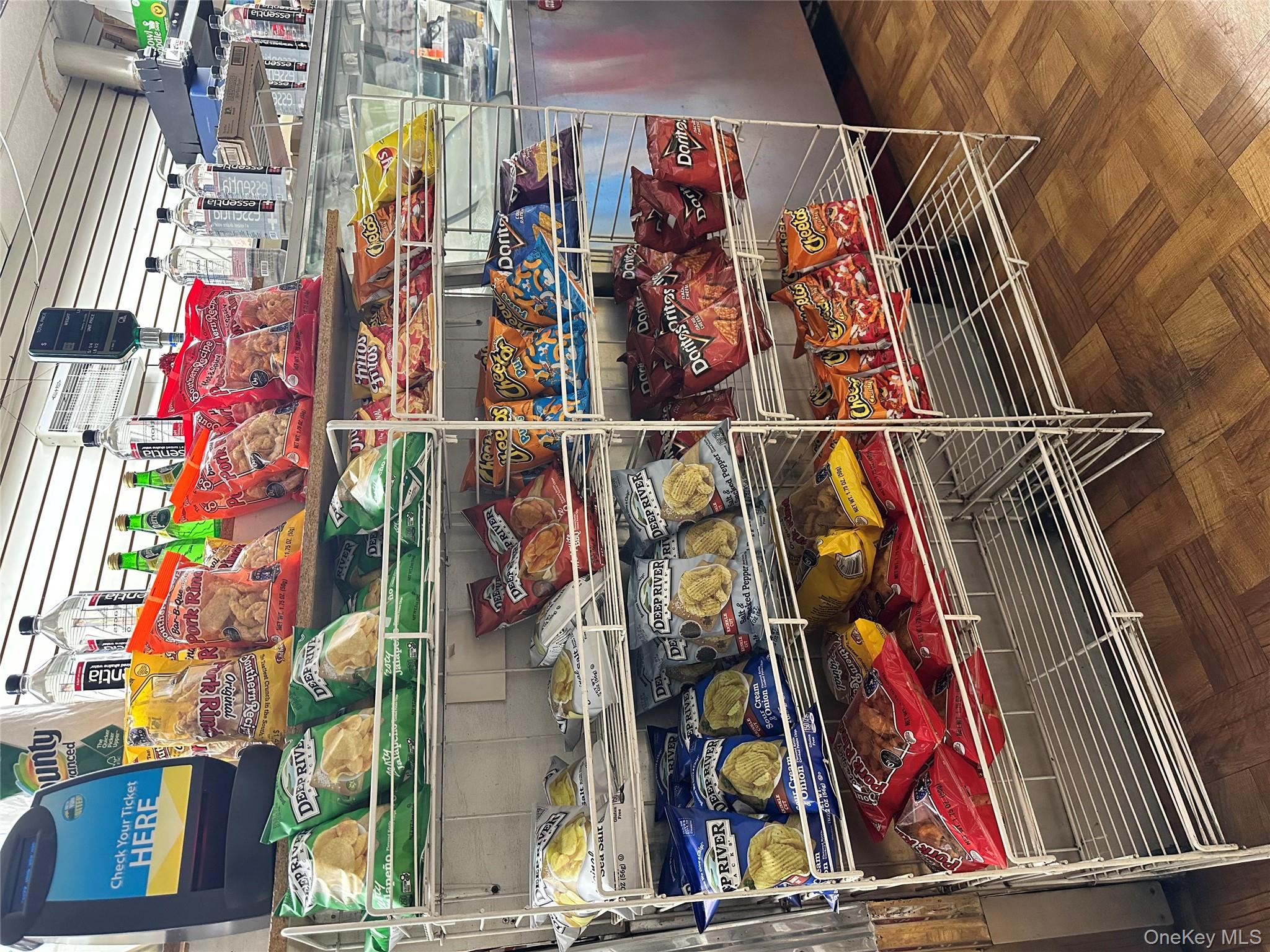 #4 photo, 42-25 235 Street, クイーンズ区 Douglaston , NY 11363