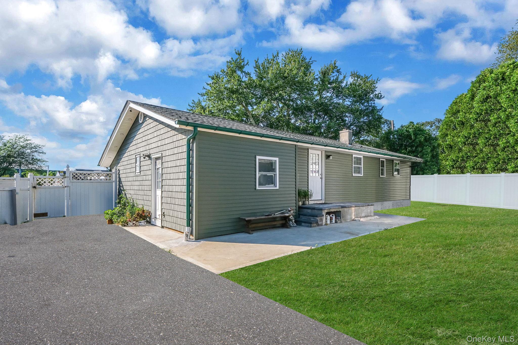 #1 photo, 1010 Motor Parkway, सफ़ोक काउंटी Central Islip , NY 11722