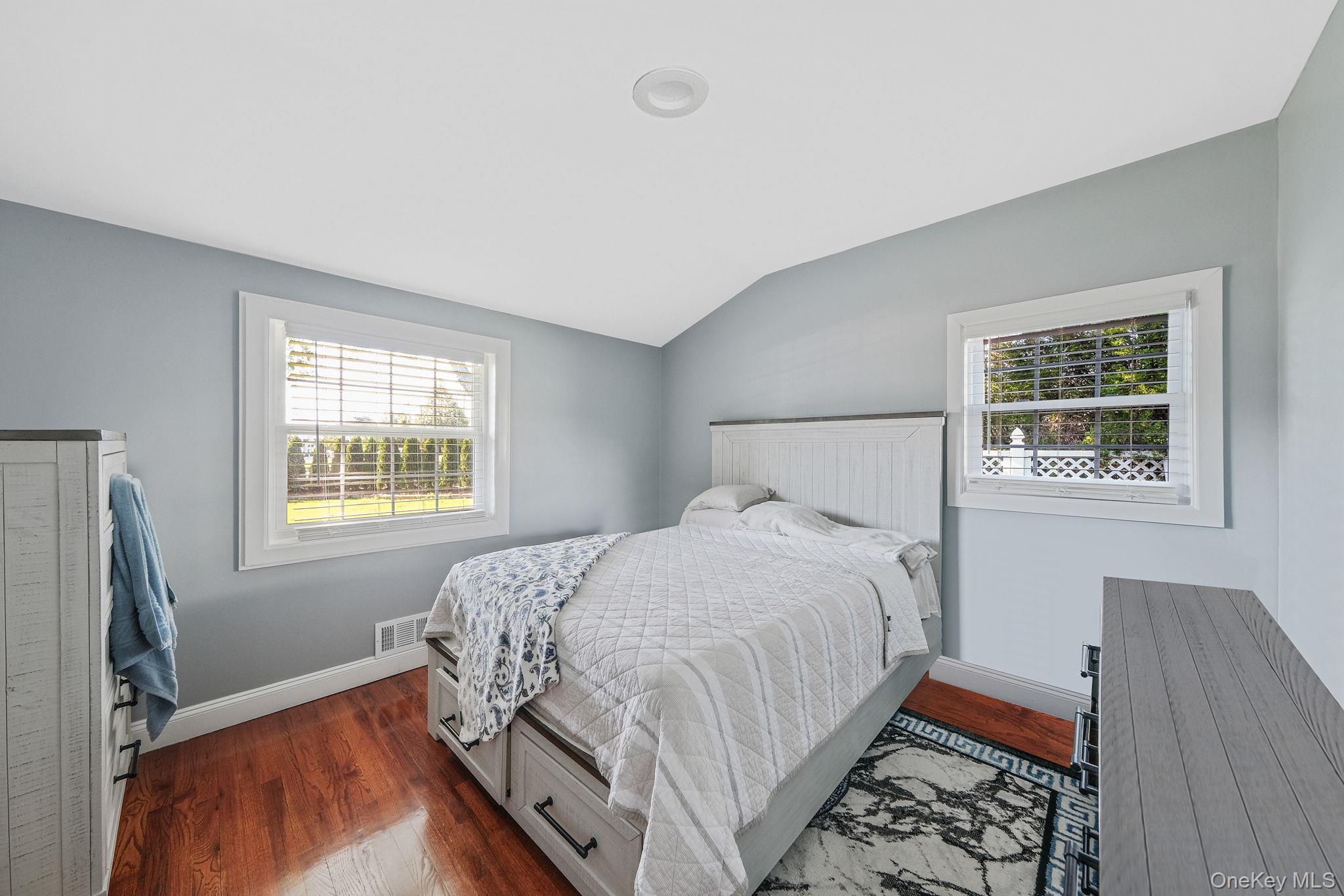 #17 photo, 1010 Motor Parkway, सफ़ोक काउंटी Central Islip , NY 11722