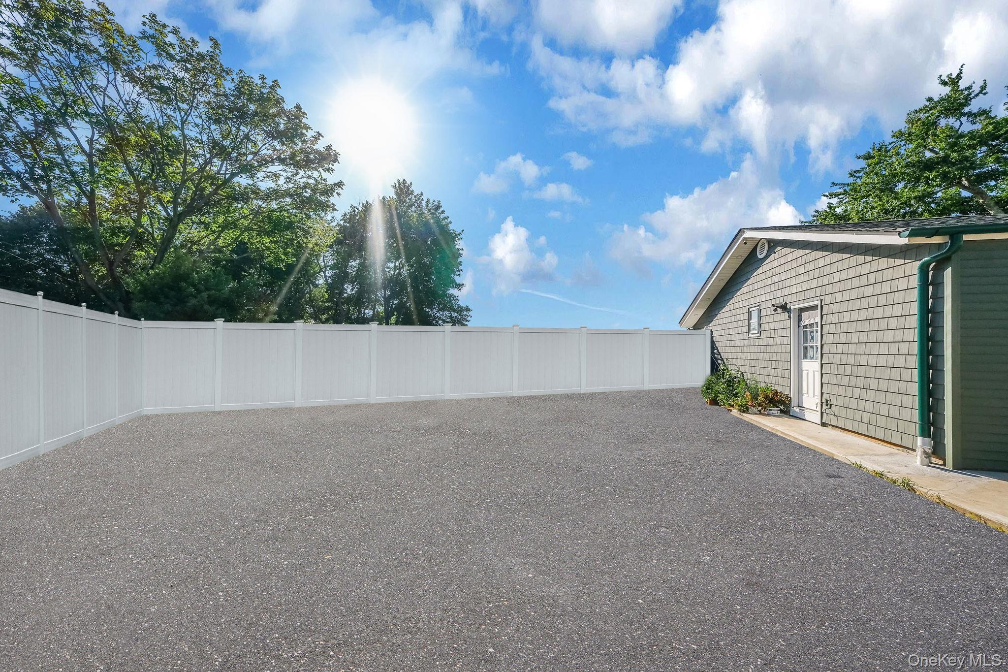 #2 photo, 1010 Motor Parkway, सफ़ोक काउंटी Central Islip , NY 11722