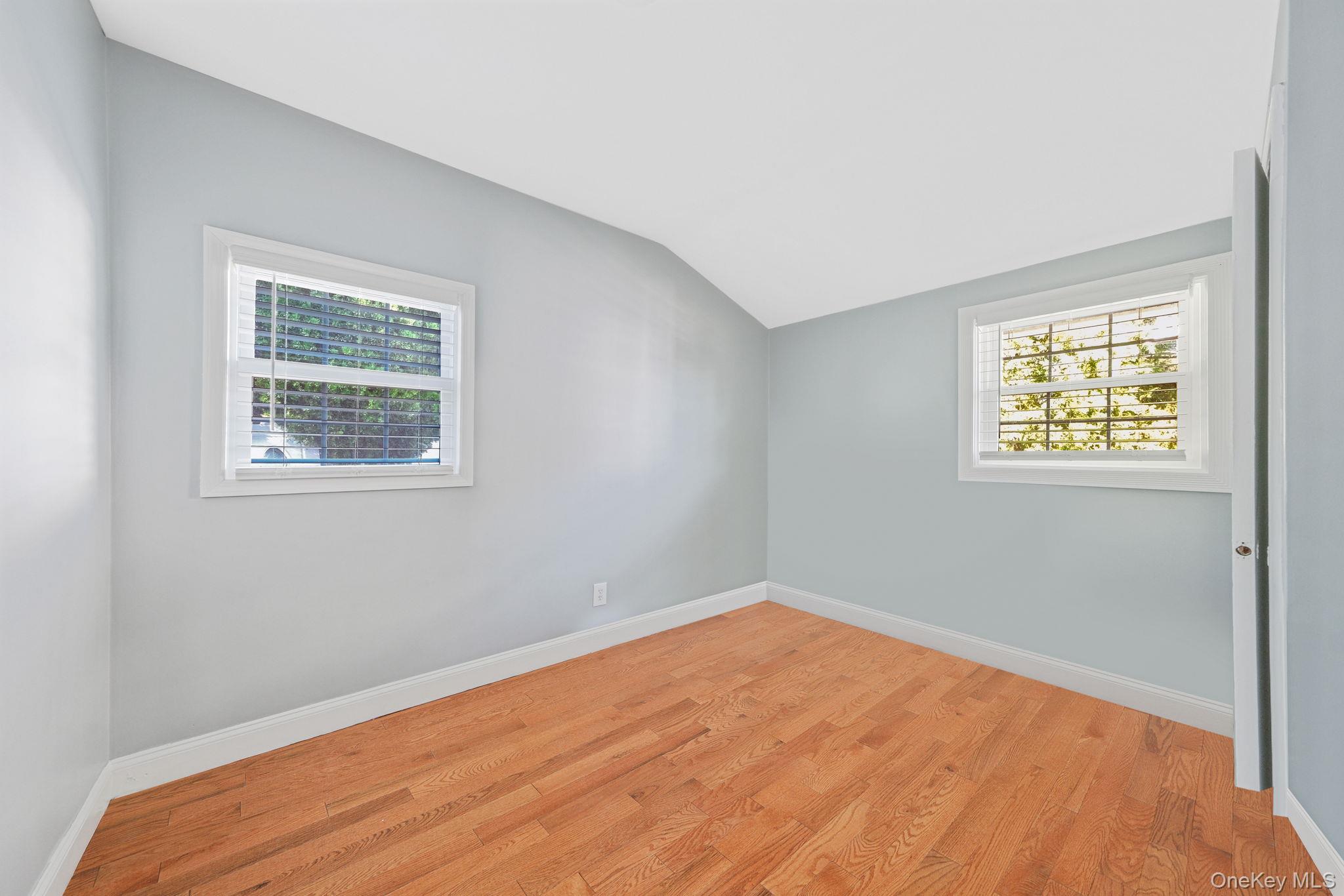 #20 photo, 1010 Motor Parkway, सफ़ोक काउंटी Central Islip , NY 11722