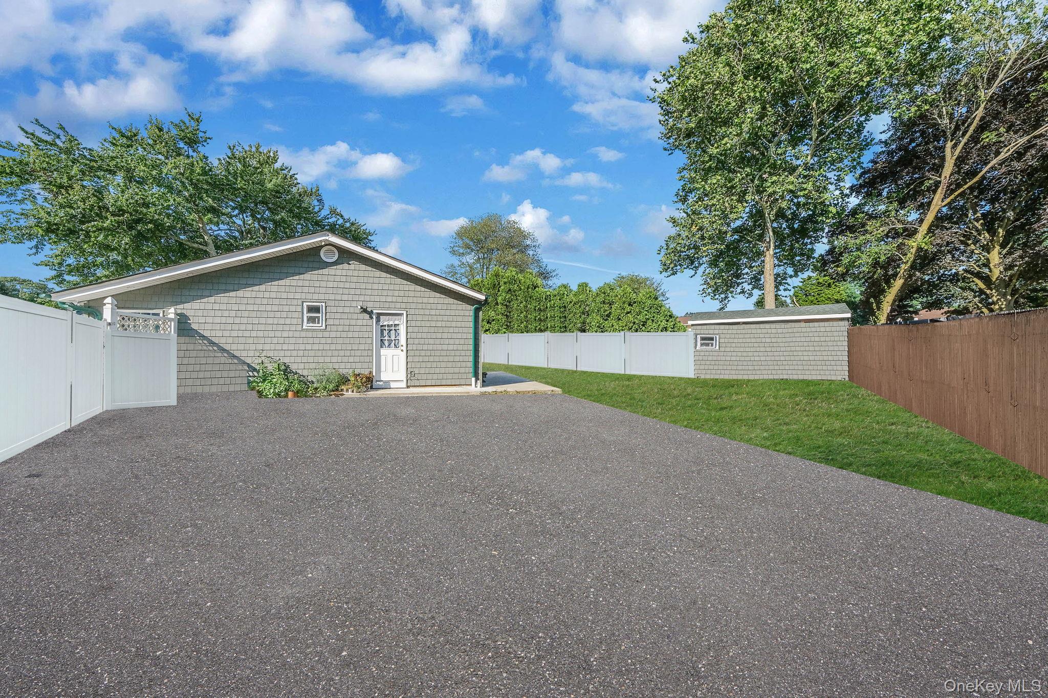 #3 photo, 1010 Motor Parkway, सफ़ोक काउंटी Central Islip , NY 11722